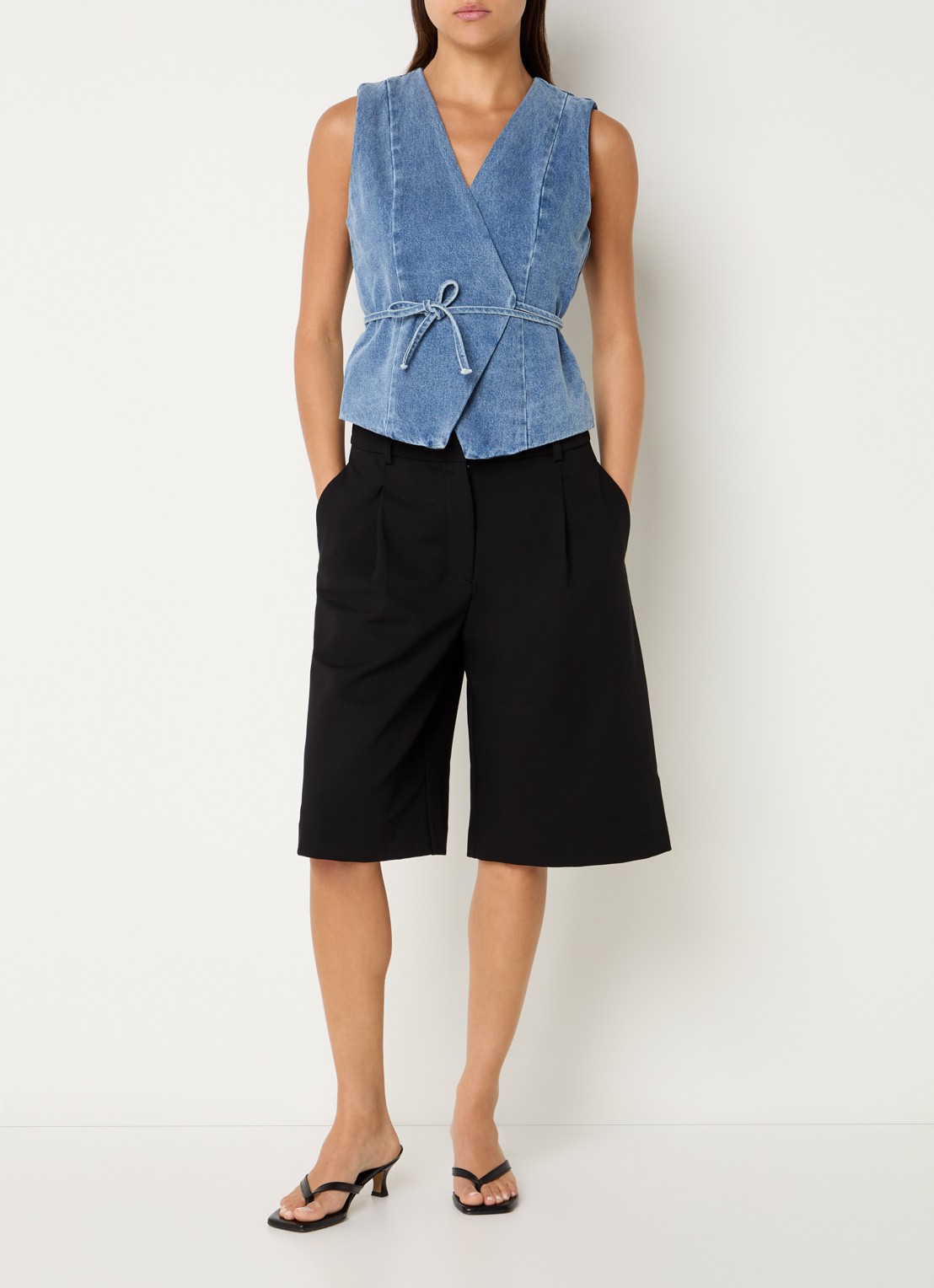 Neo Noir Samara gilet met striksluiting - voorkant 2 blauw