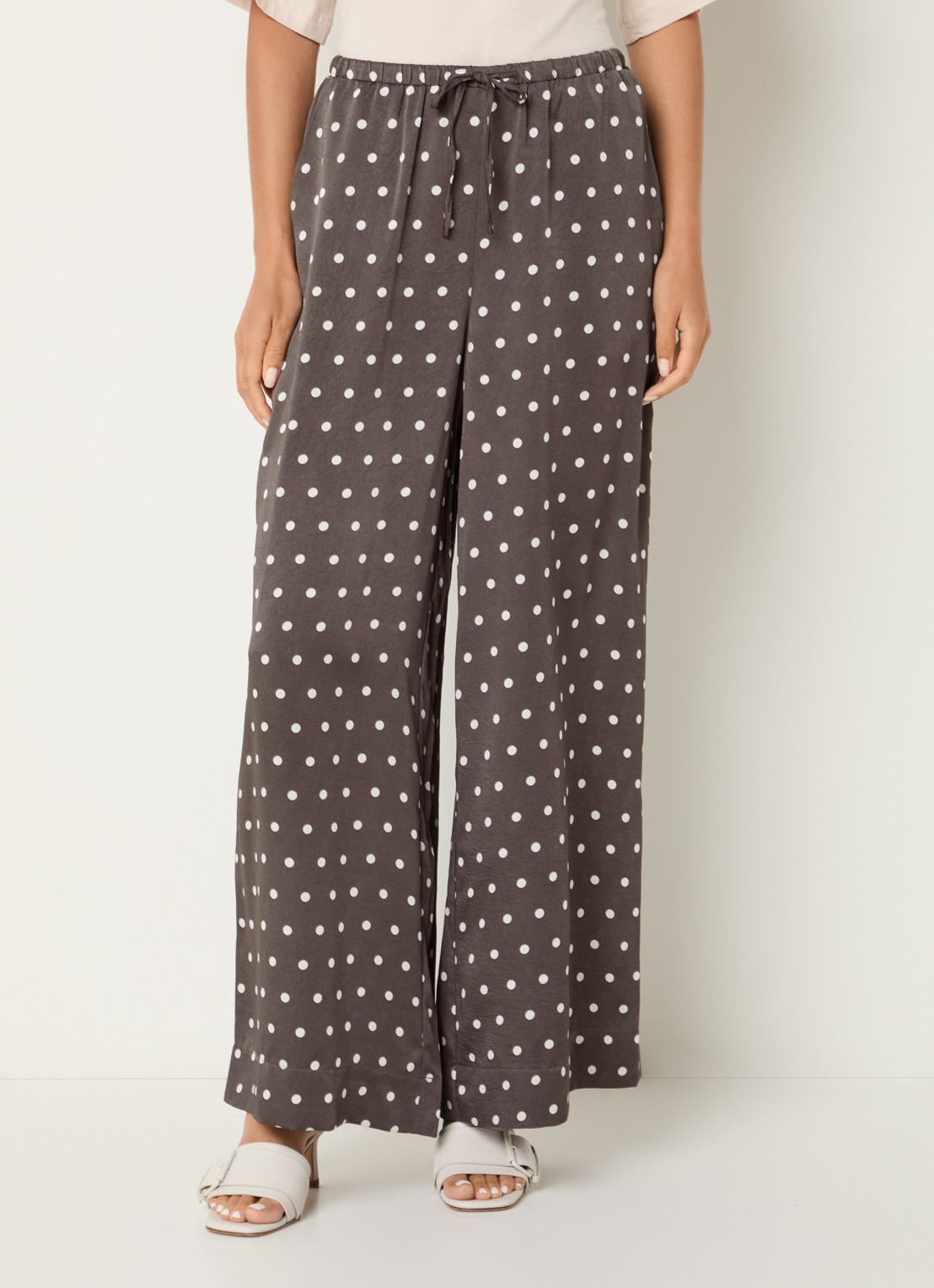Neo Noir Sebba high waist wide fit pantalon met stippenprint - detail donkerbruin
