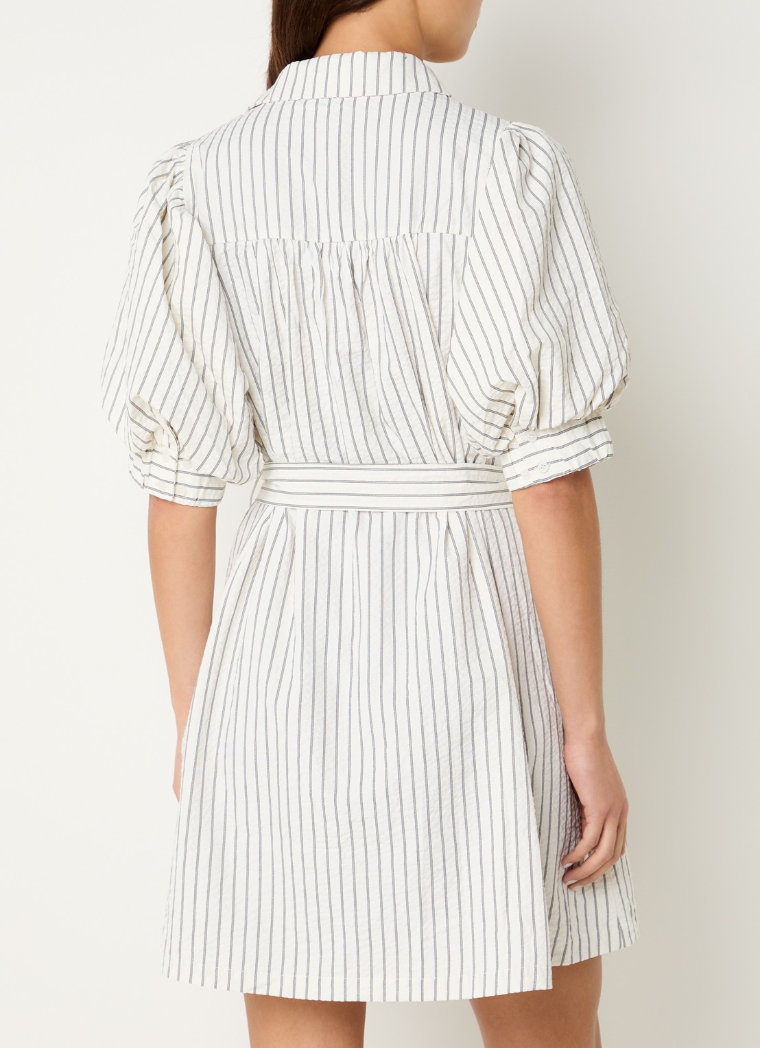 Neo Noir Serene mini blouse jurk met streepprint en strikceintuur  - achterkant gebroken wit