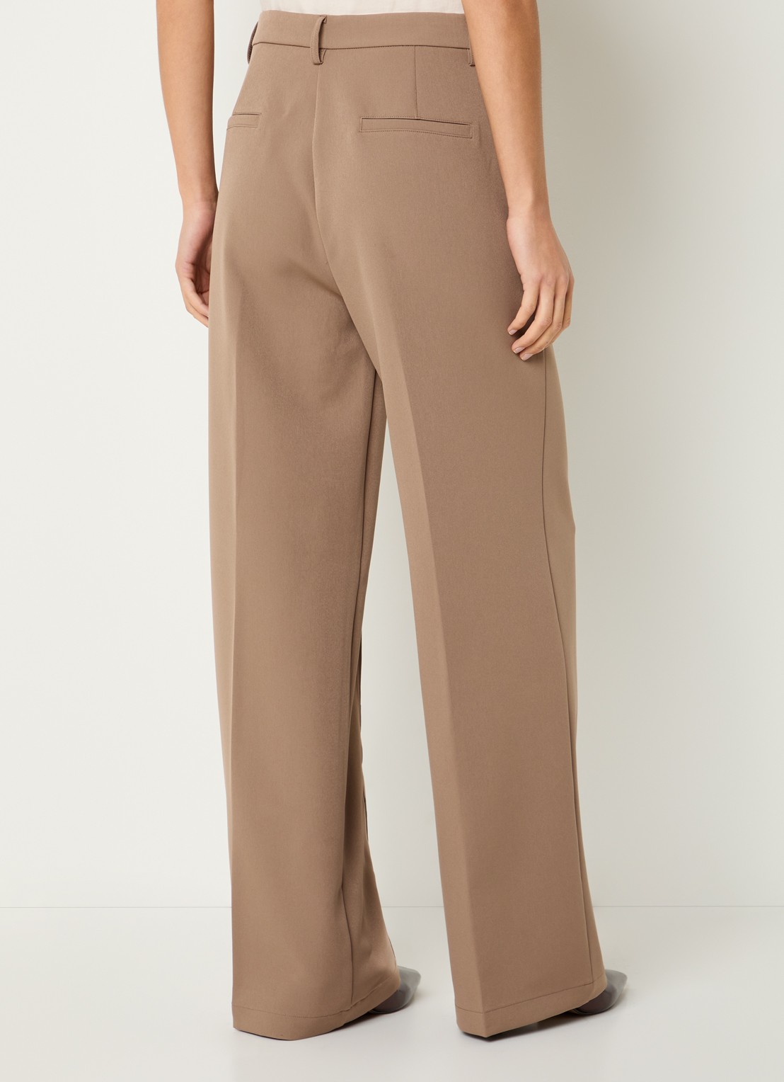 Neo Noir Sury high waist loose fit pantalon met steekzakken - achterkant 4 camel