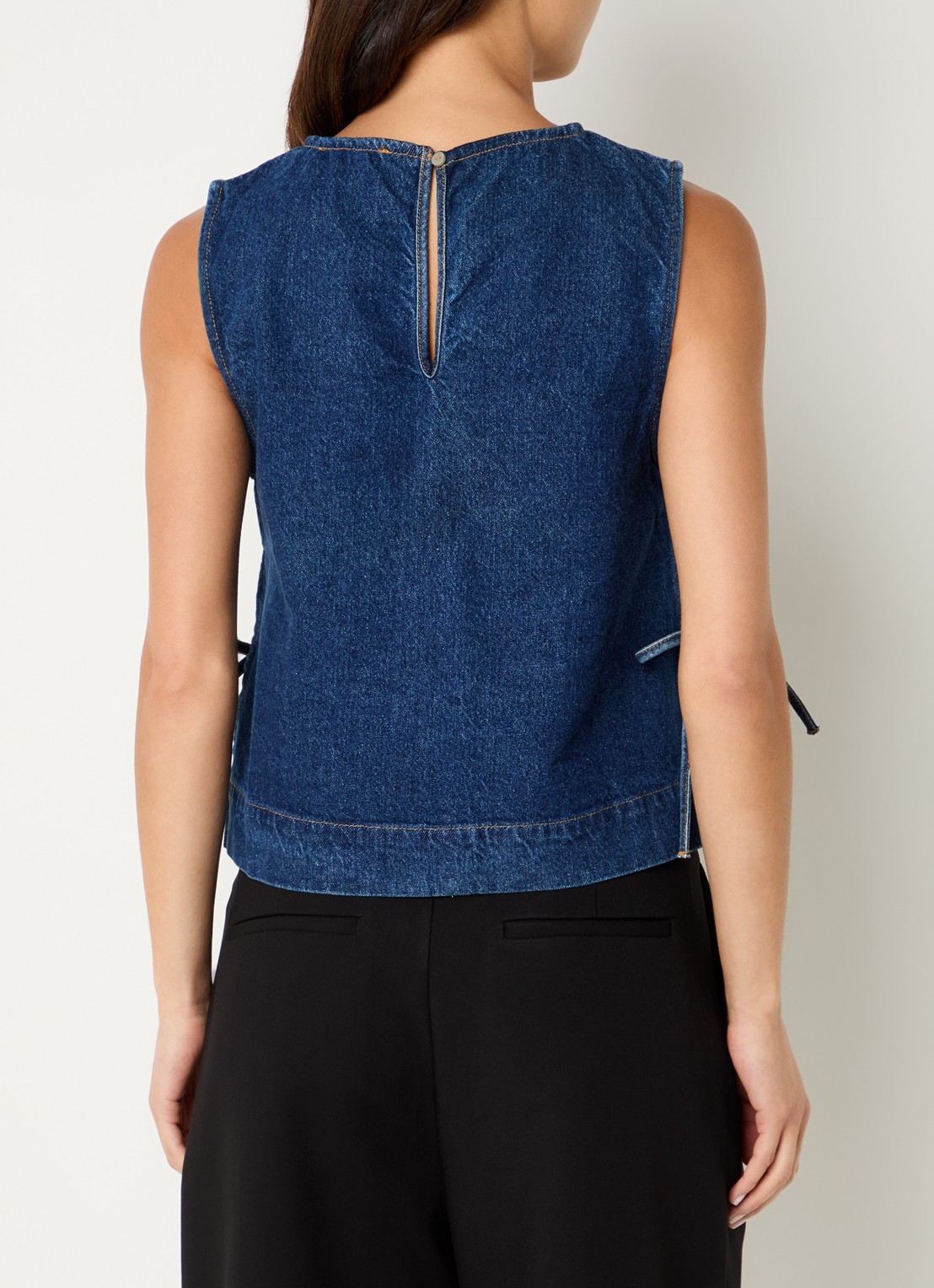 Neo Noir Svetlana top van denim met strikdetail  - achterkant 2 indigo