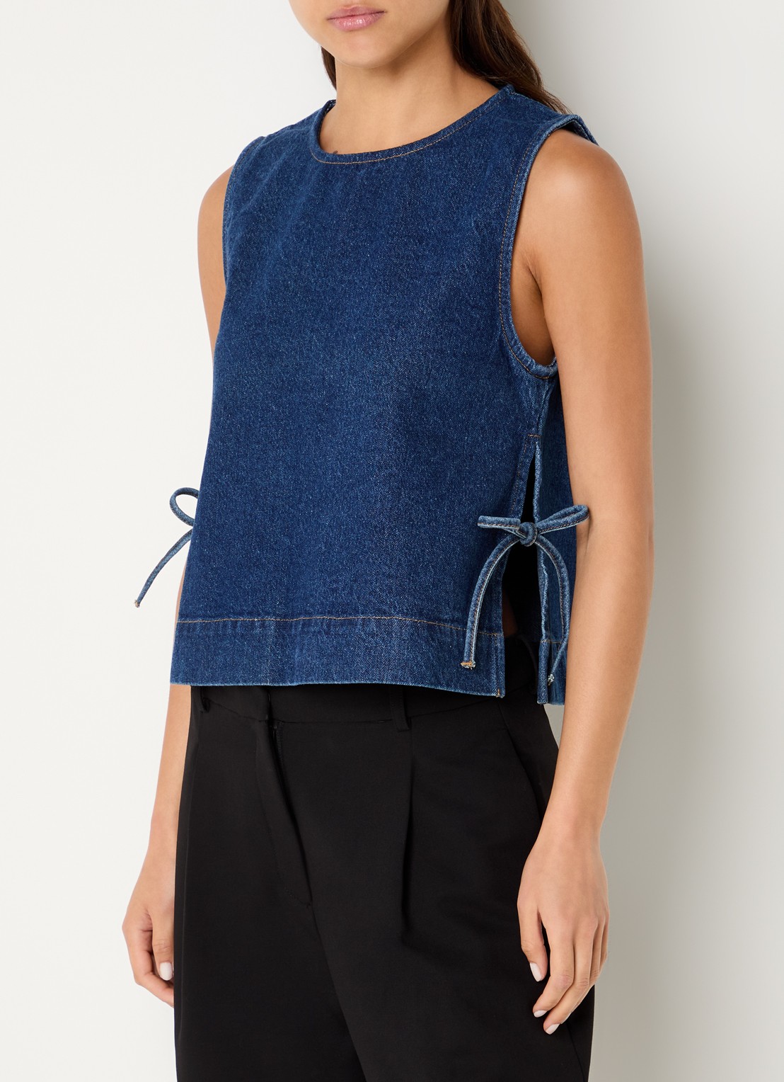 Neo Noir Svetlana top van denim met strikdetail  - detail indigo