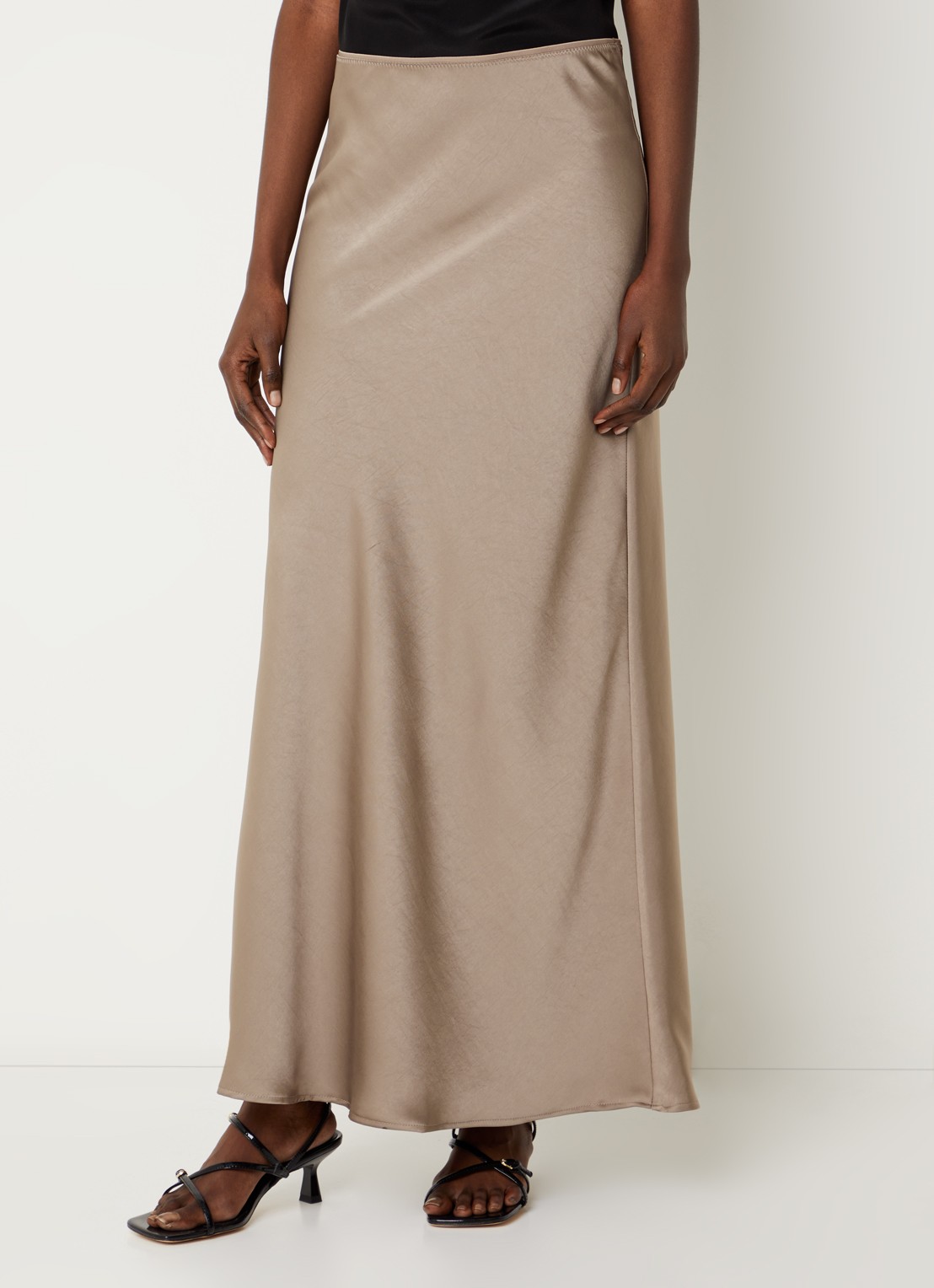 Neo Noir Vicky maxi rok van satijn - detail taupe
