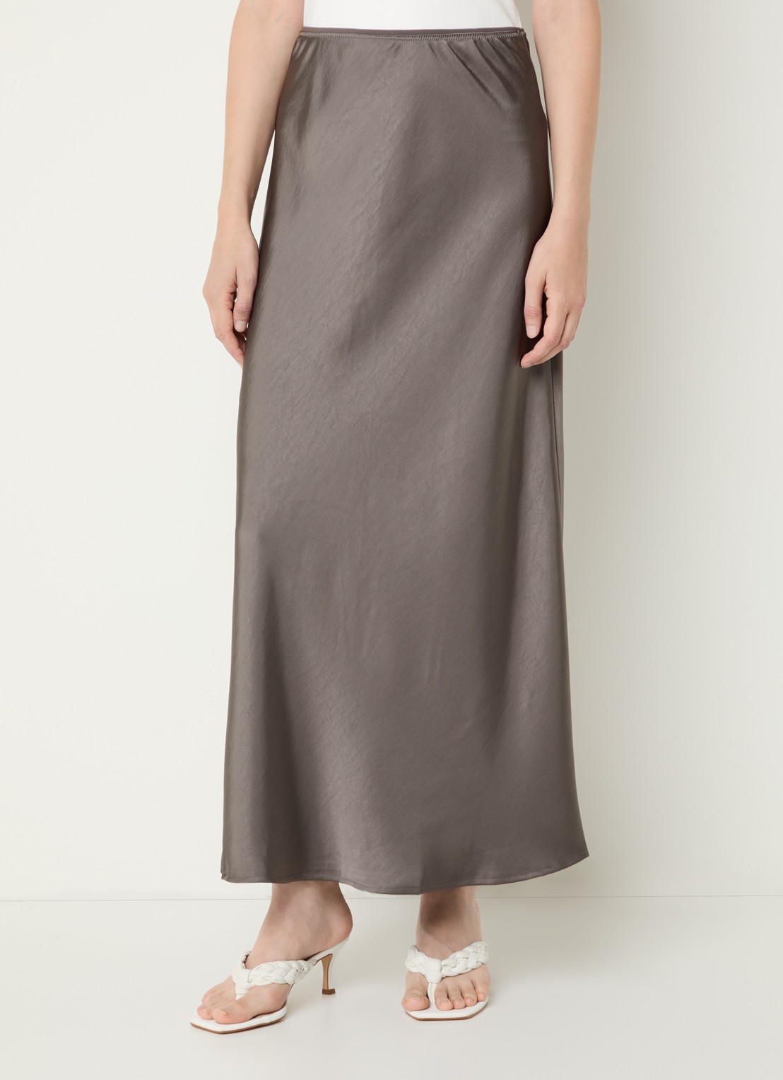 Neo Noir Vicky maxi rok van satijn - detail 3 grijs