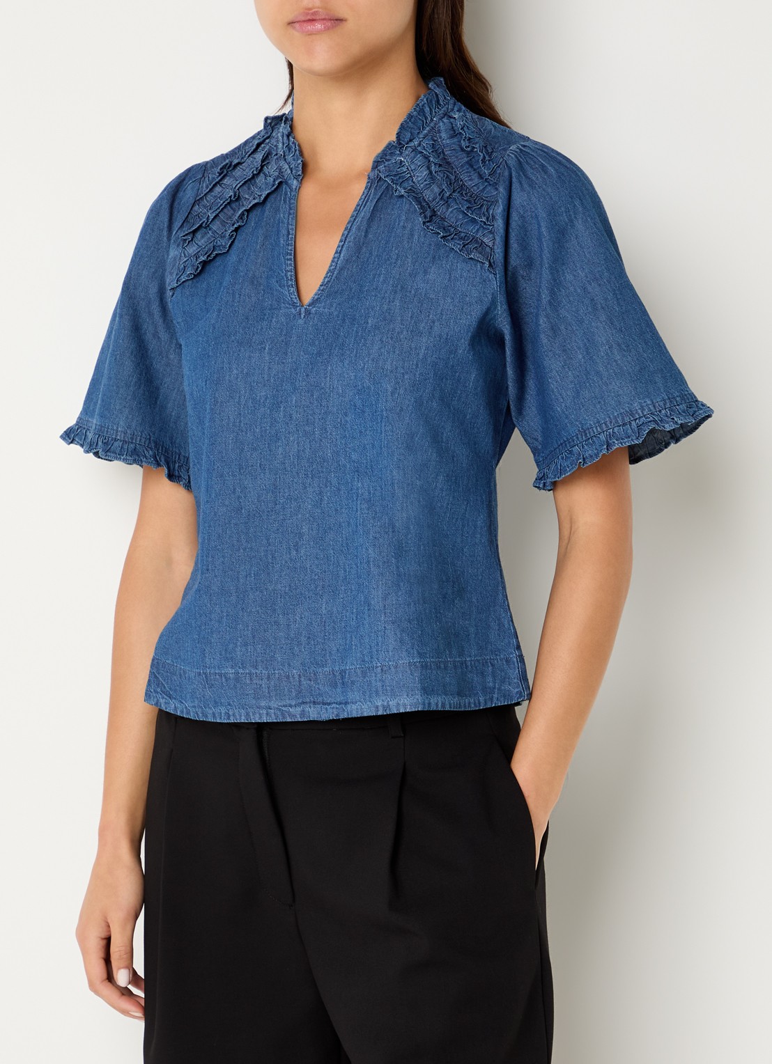 Neo Noir Wendia blouse van chambray met volant  - detail 3 indigo