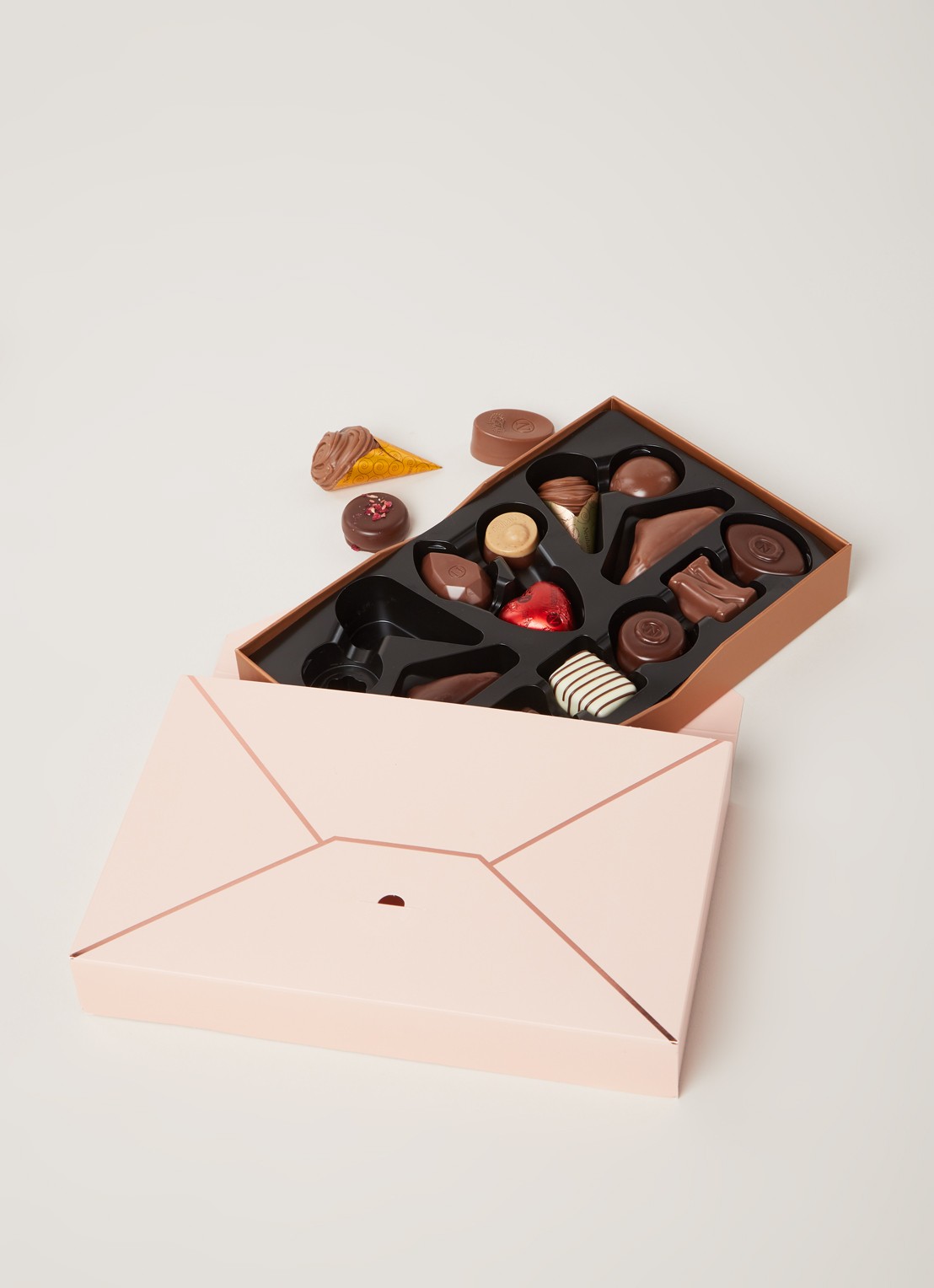 Neuhaus Chocolate Letter Box chocolade bonbons 15 stuks - voorkant 2 undefined