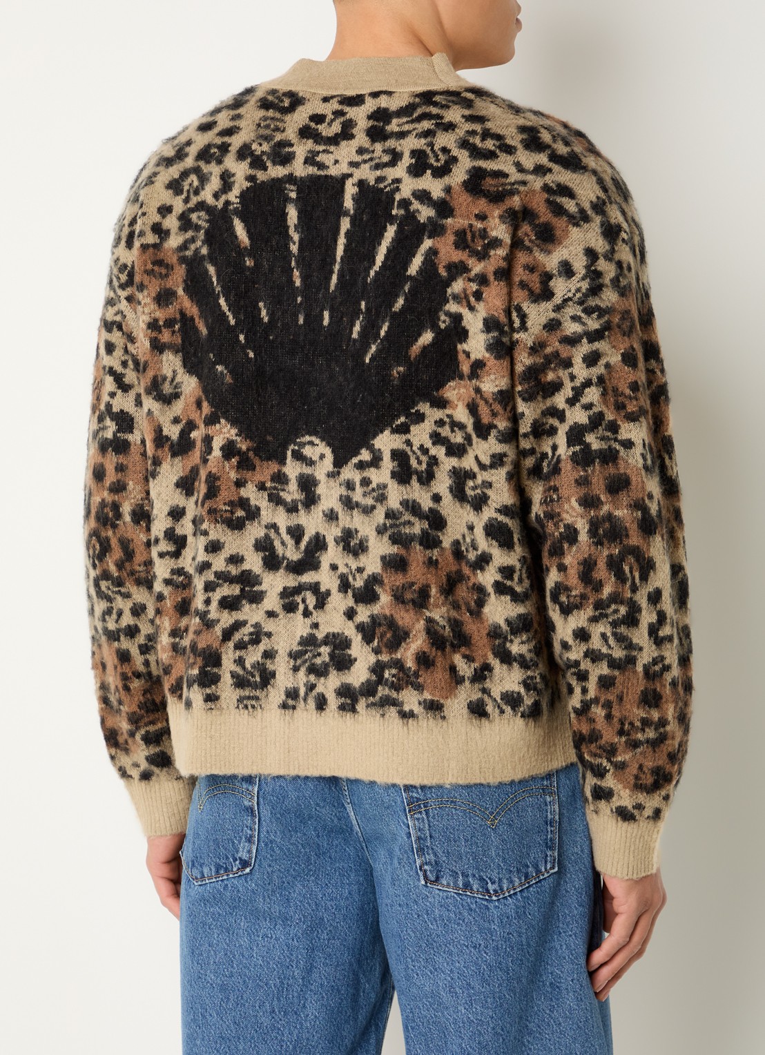 New Amsterdam Surf Association Hibiscus fijngebreid vest in wolblend met panterprint - detail 2 mosgroen