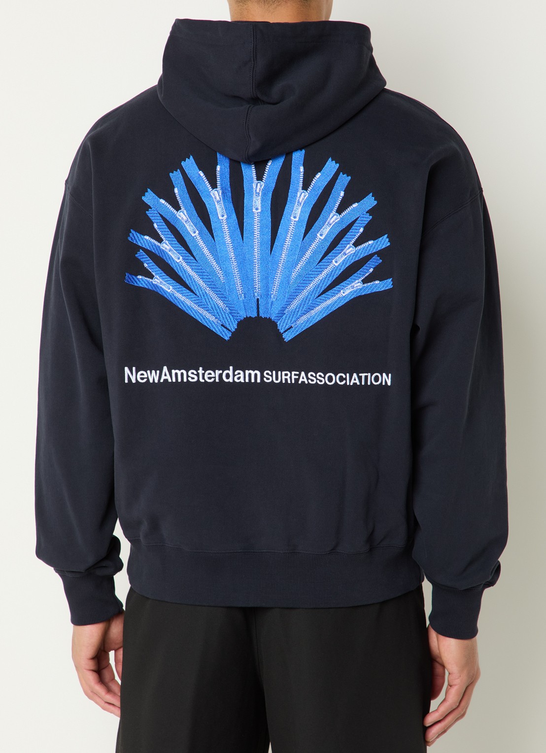 New Amsterdam Surf Association Hoodie met logo- en backprint - detail 2 donkerblauw