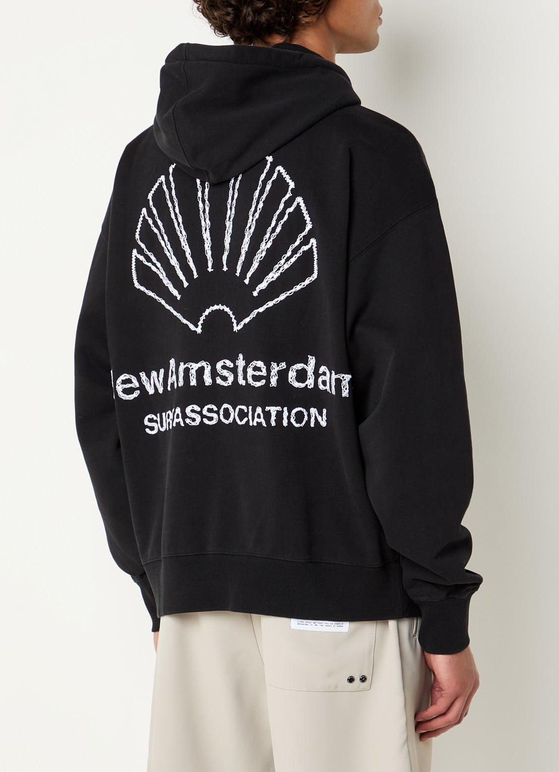New Amsterdam Surf Association Hoodie met logo- en backprint - detail zwart