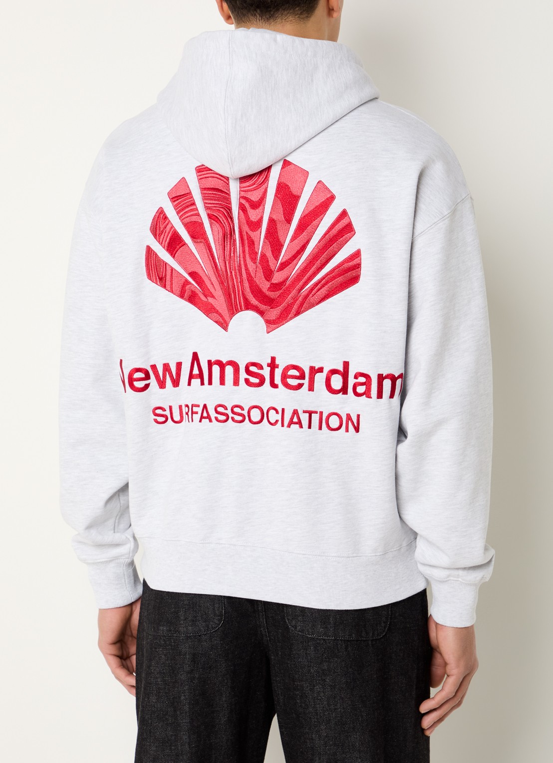 New Amsterdam Surf Association Hoodie met logo- en backprint - detail grijsmele