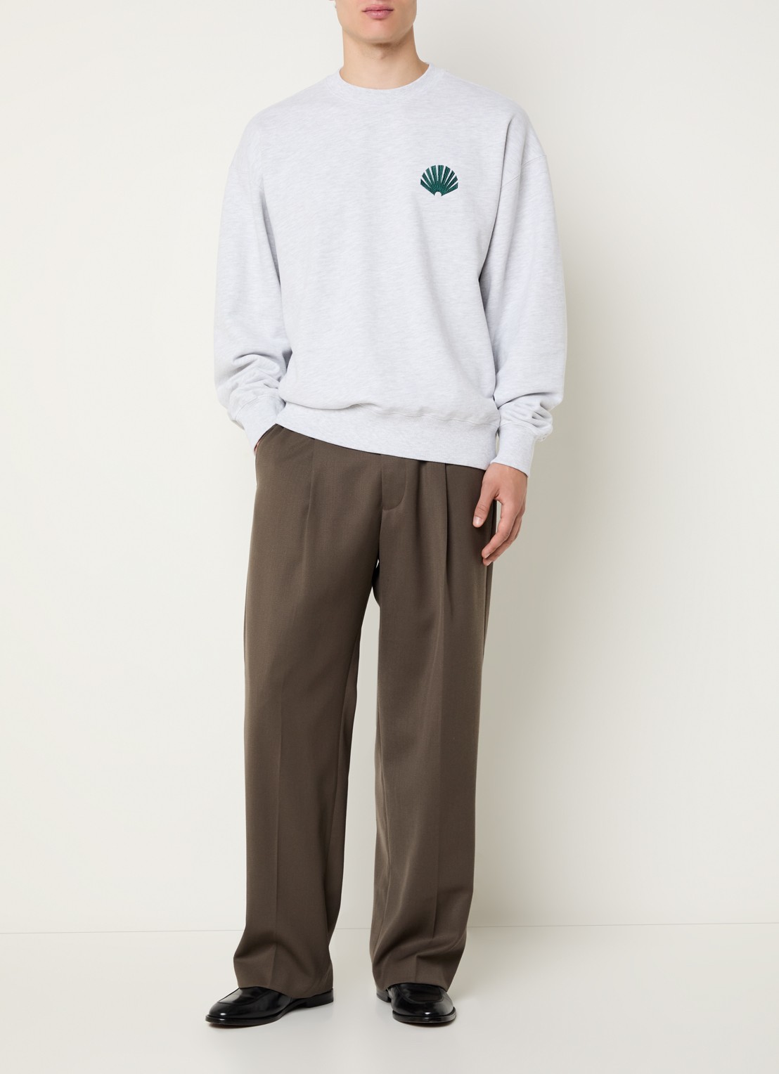 New Amsterdam Surf Association Sweater met logo- en backprint - voorkant 3 grijsmele