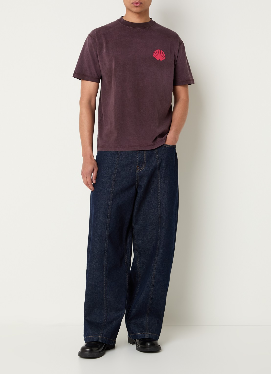 New Amsterdam Surf Association T-shirt met logo- en backprint - voorkant 3 aubergine