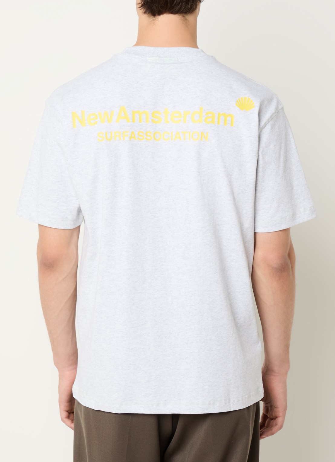 New Amsterdam Surf Association T-shirt met logo- en backprint - detail 4 geel