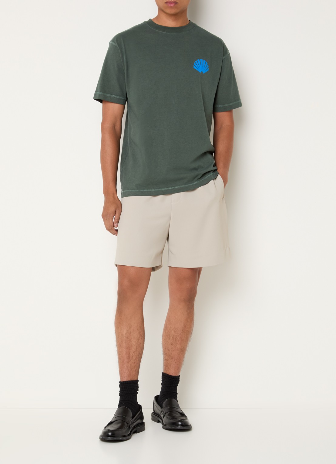 New Amsterdam Surf Association T-shirt met logo- en backprint - voorkant 4 olijfgroen