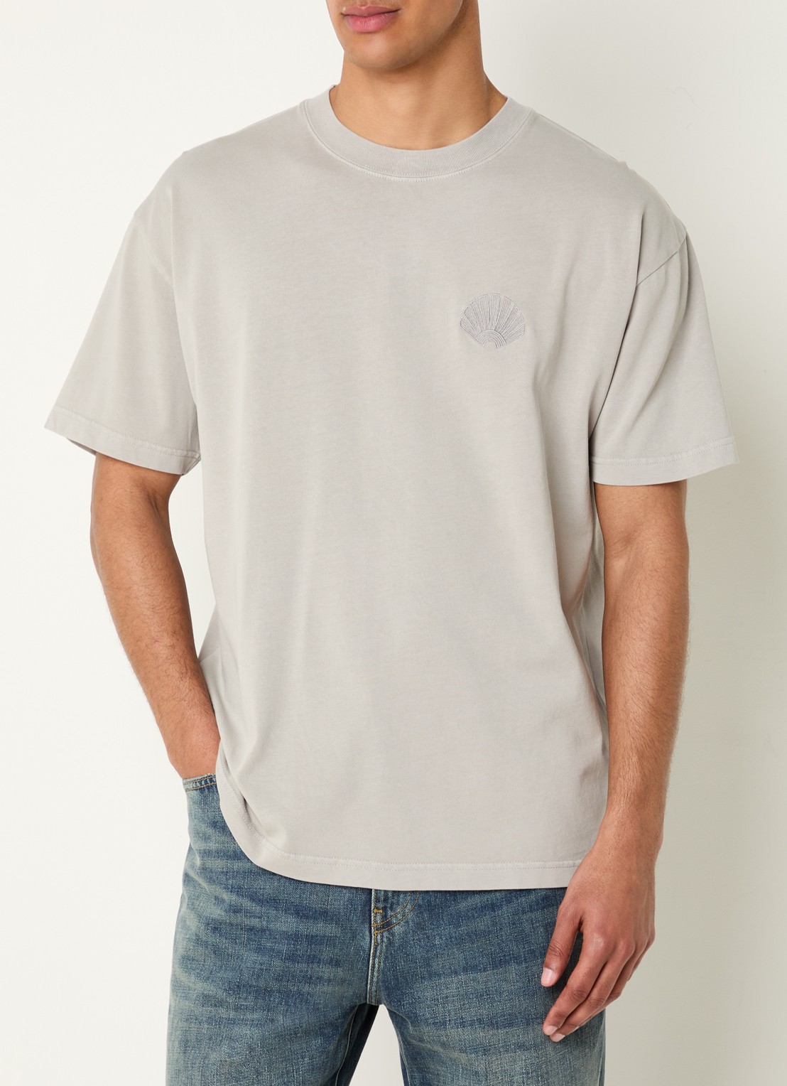 New Amsterdam Surf Association T-shirt met logoborduring - detail 3 lichtgrijs