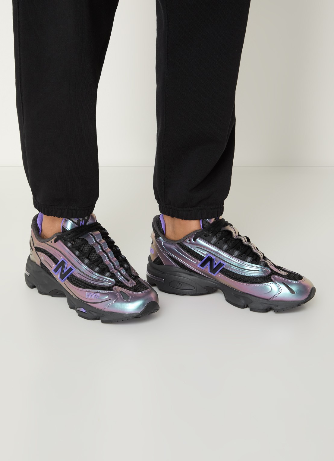 New Balance 1000 sneaker van mesh met metallic details - voorkant 2 paars