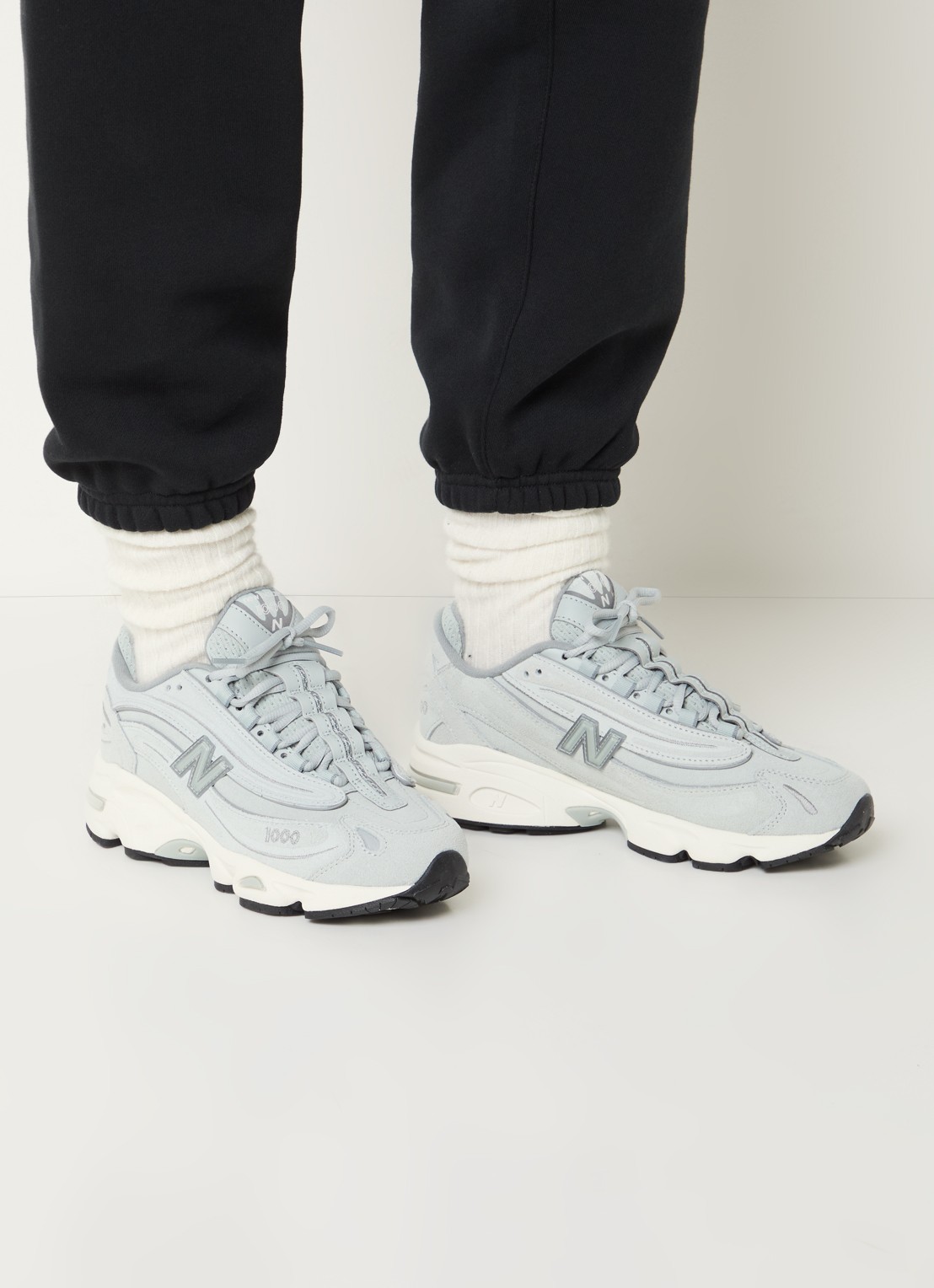 New Balance 1000 sneaker van suède  - voorkant 6 grijs