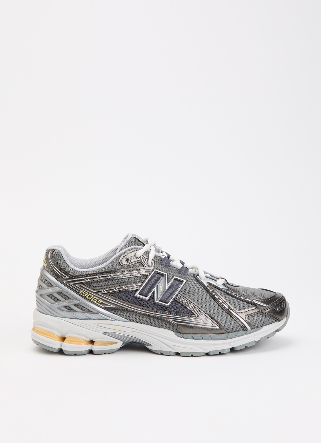 New Balance 1906 sneaker met mesh details - voorkant 5 grijs