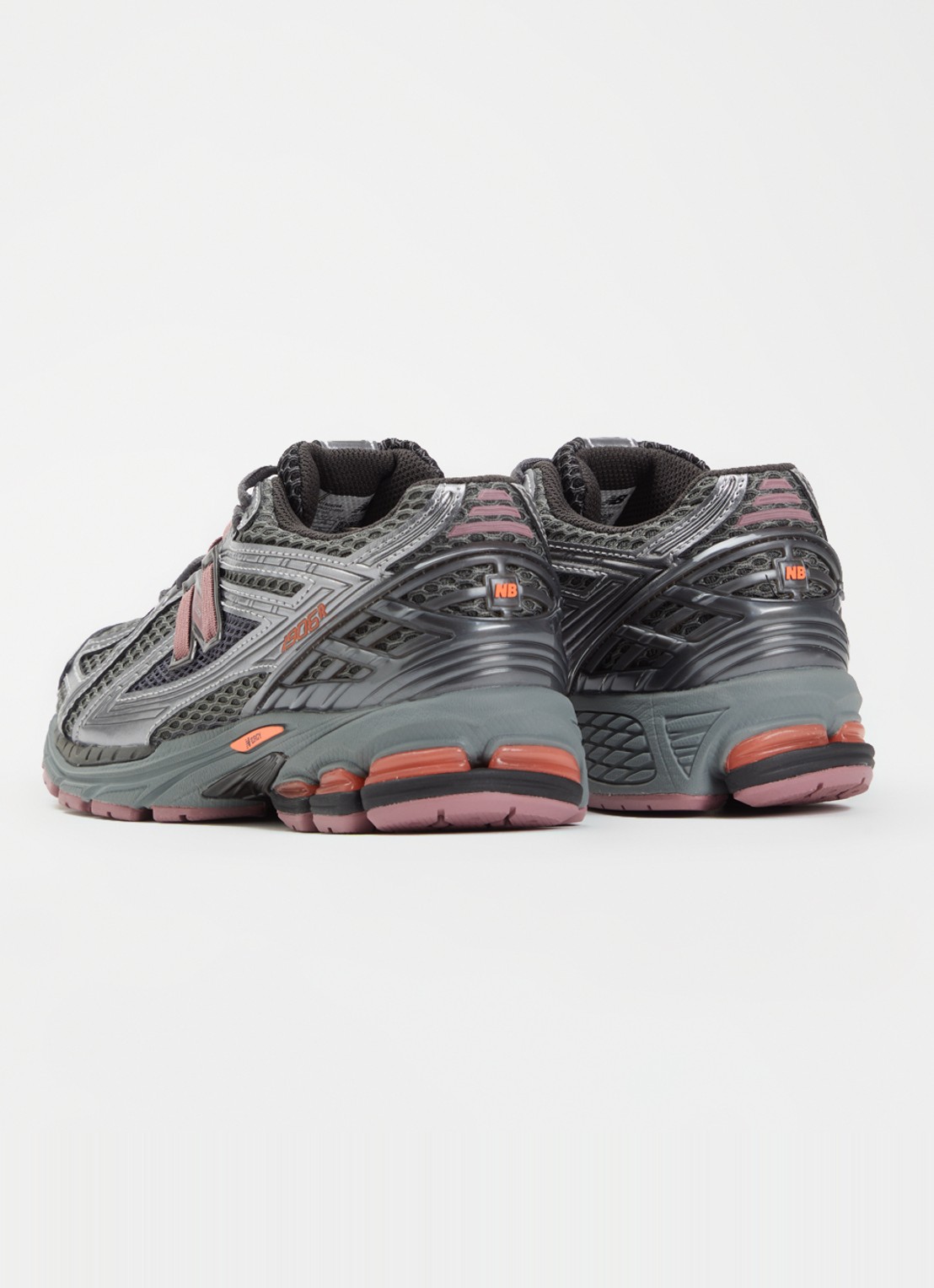 New Balance 1906 sneaker met mesh details - achterkant zilver