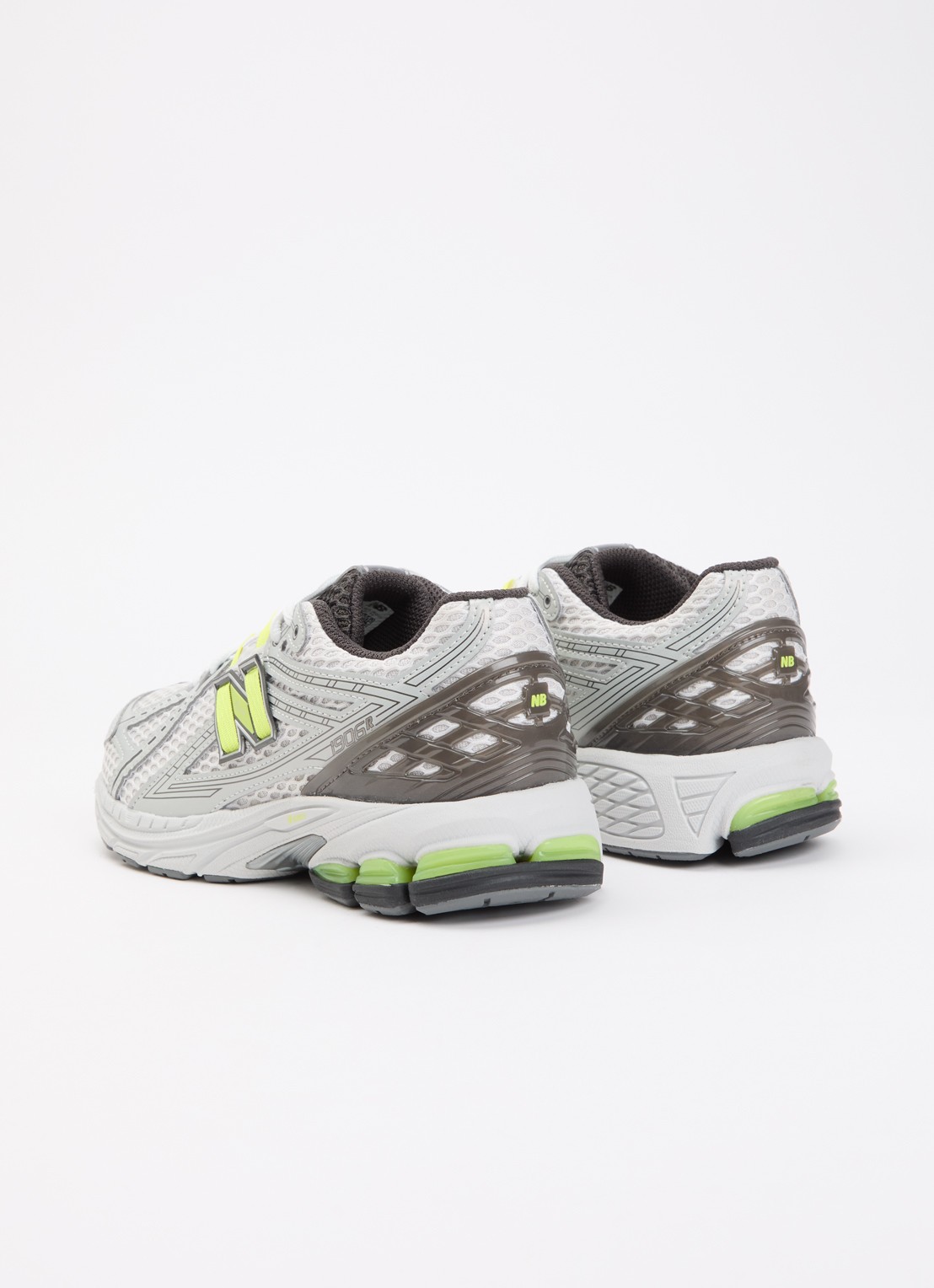 New Balance 1906 sneaker met mesh details - achterkant grijs