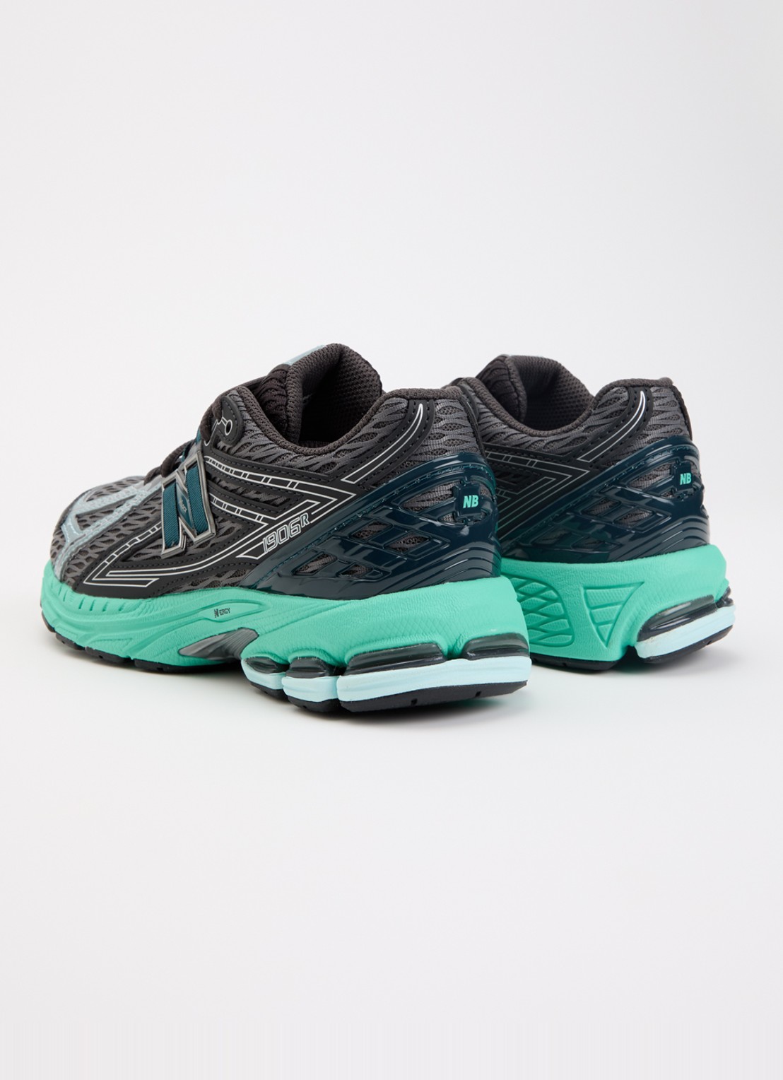 New Balance 1906 sneaker met mesh details - achterkant 2 zwart