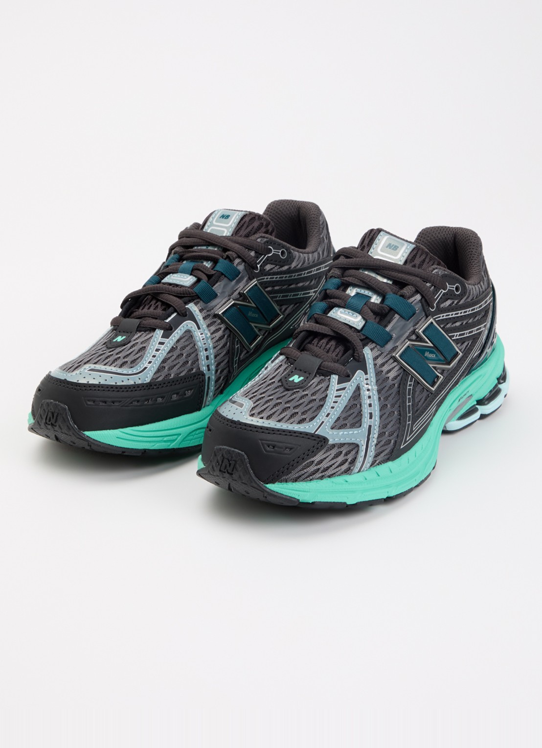 New Balance 1906 sneaker met mesh details - voorkant 4 zwart