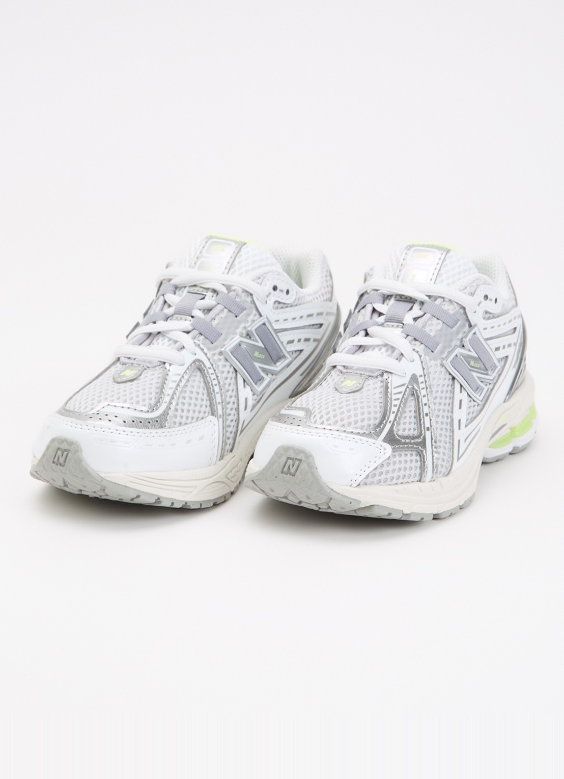 New Balance 1906 sneaker met mesh details - voorkant 3 lichtgrijs