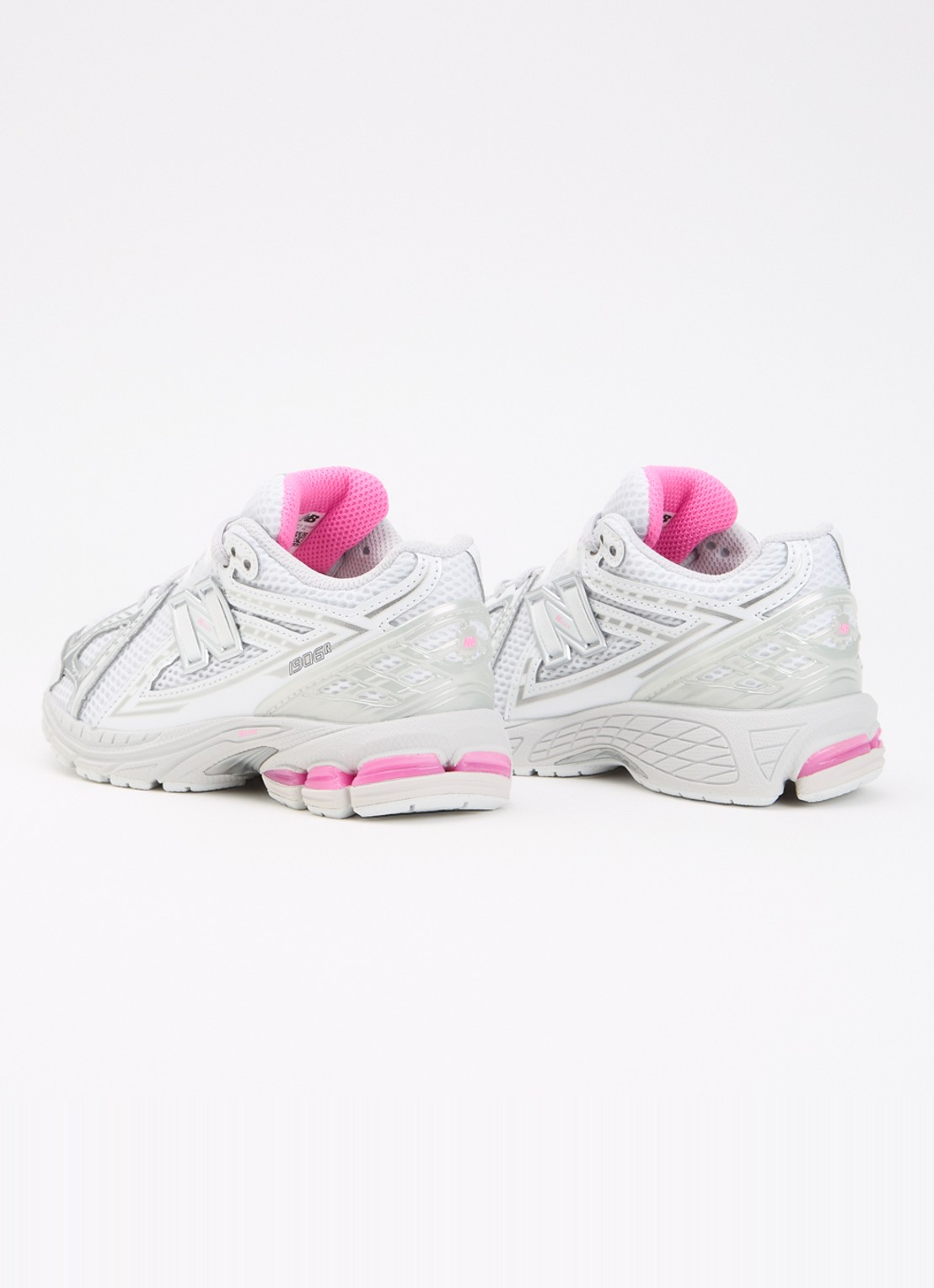 New Balance 1906 sneaker met mesh details - achterkant zilver