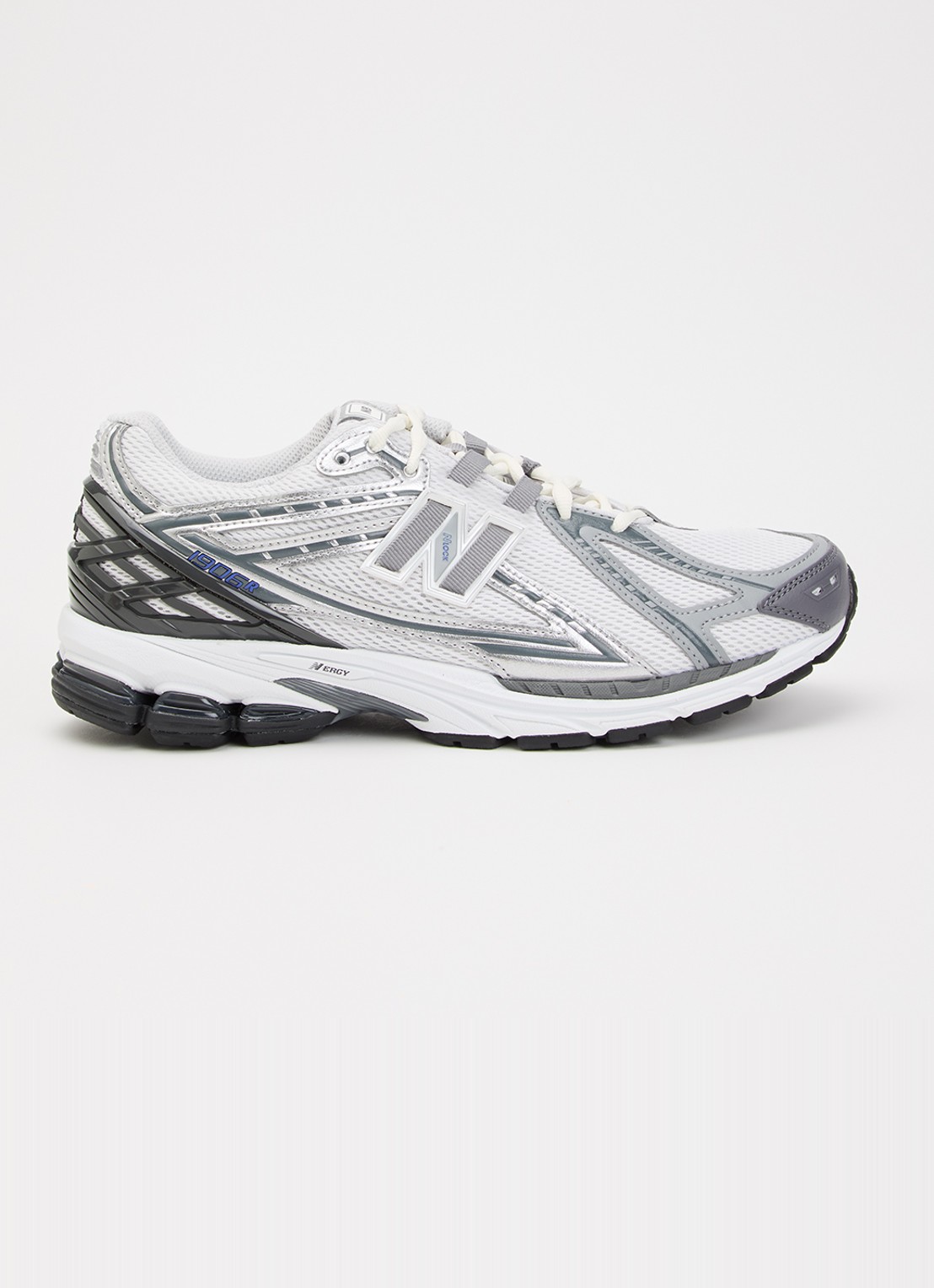 New Balance 1906R sneaker met mesh detail - voorkant grijs