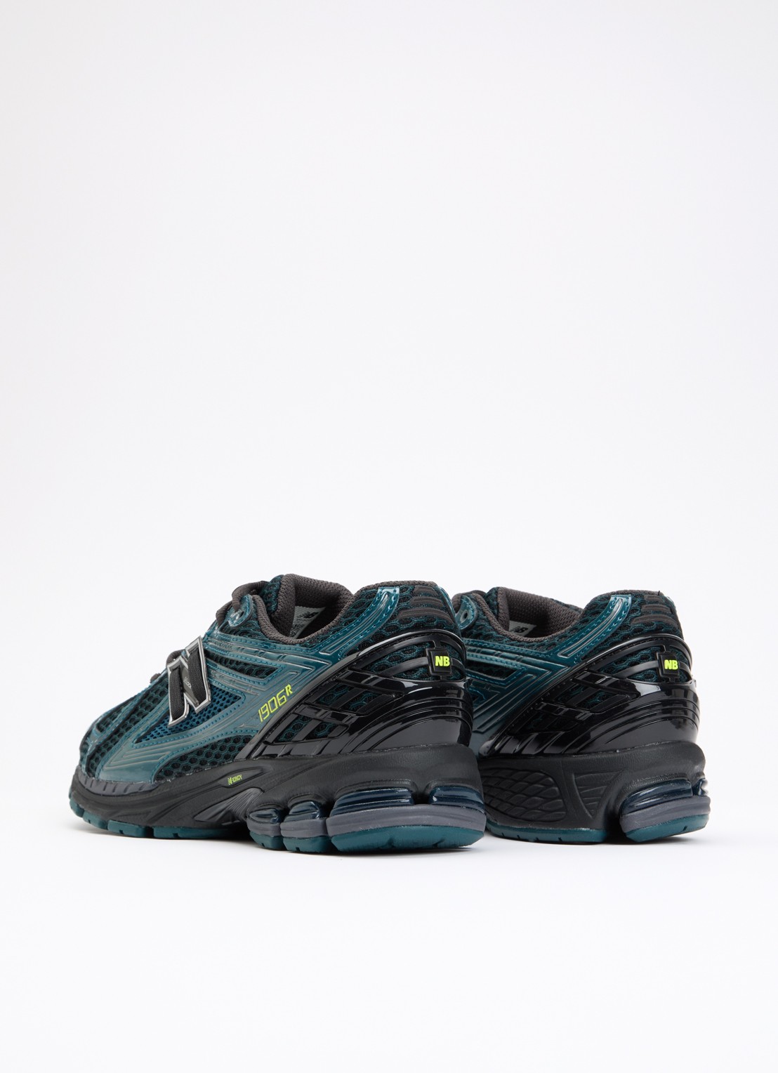New Balance 1906R sneaker met mesh details - achterkant groen