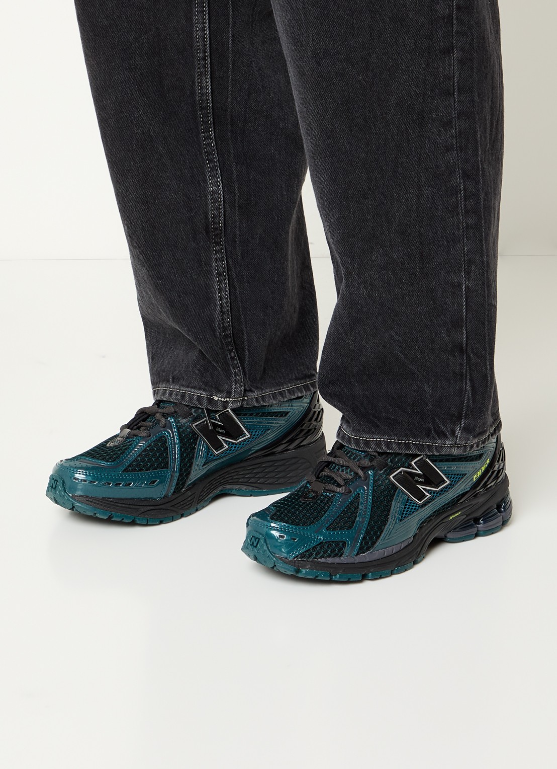 New Balance 1906R sneaker met mesh details - voorkant 6 groen