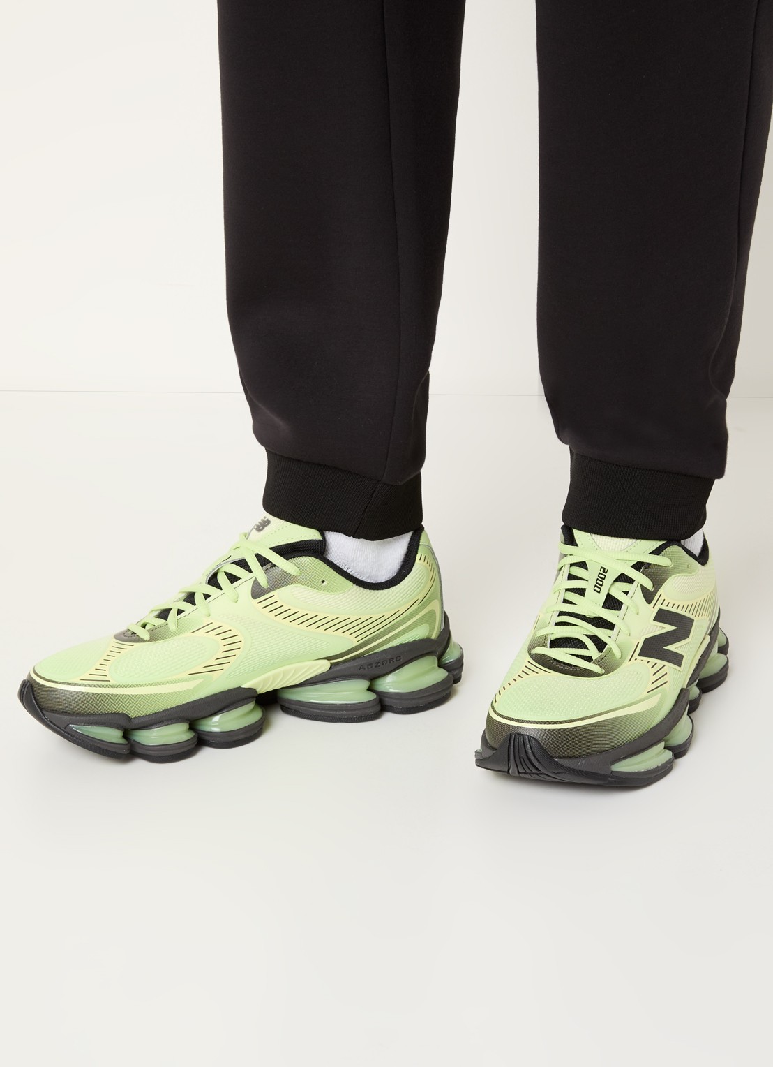 New Balance 2000 sneaker met mesh details - voorkant 6 lime
