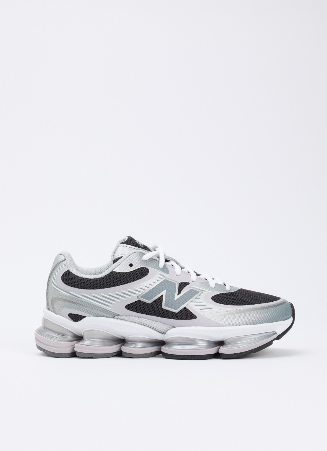 New Balance 2000 sneaker met mesh details - voorkant zilver