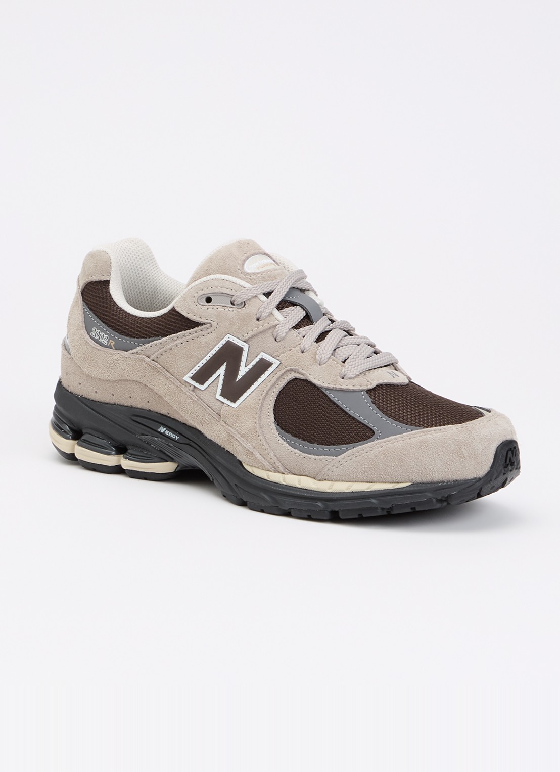 New Balance 2002R sneaker van suède met mesh details - voorkant 3 beige