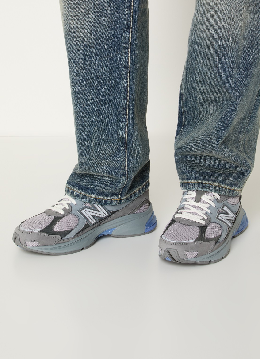 New Balance 2010 sneaker met mesh details - voorkant 3 grijs