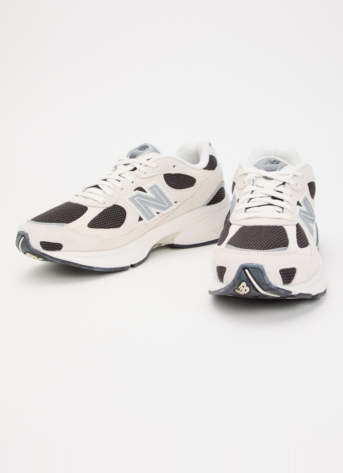 New Balance 2010 sneaker met suède details - detail beige
