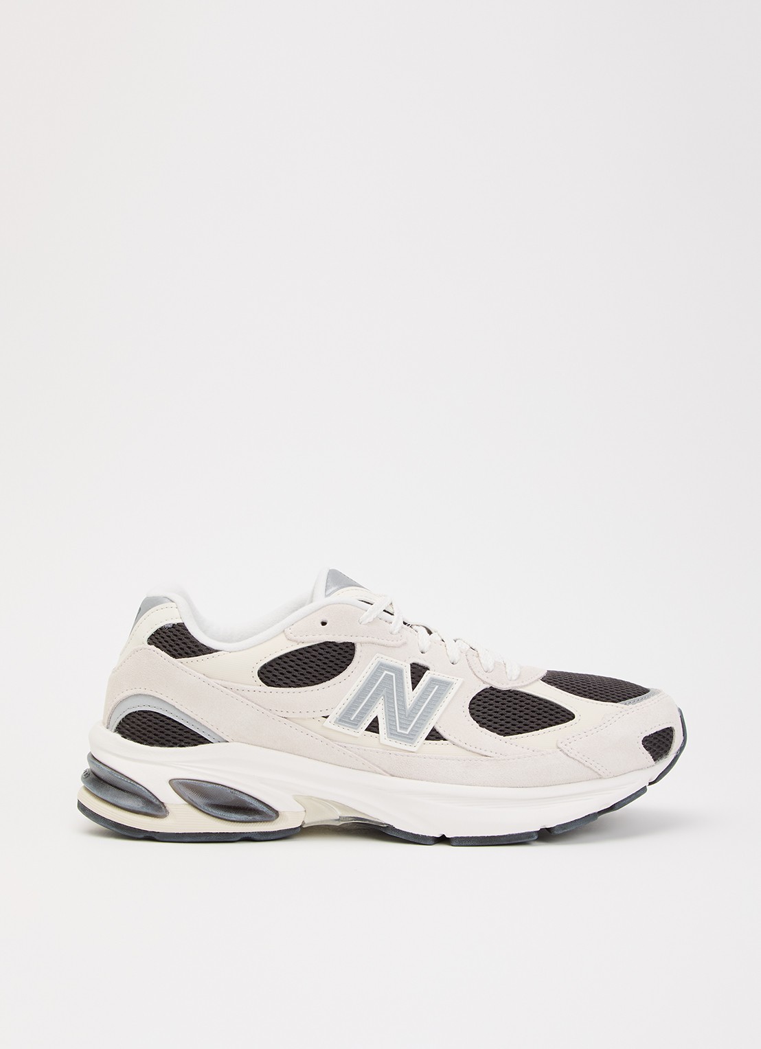 New Balance 2010 sneaker met suède details - voorkant 5 beige
