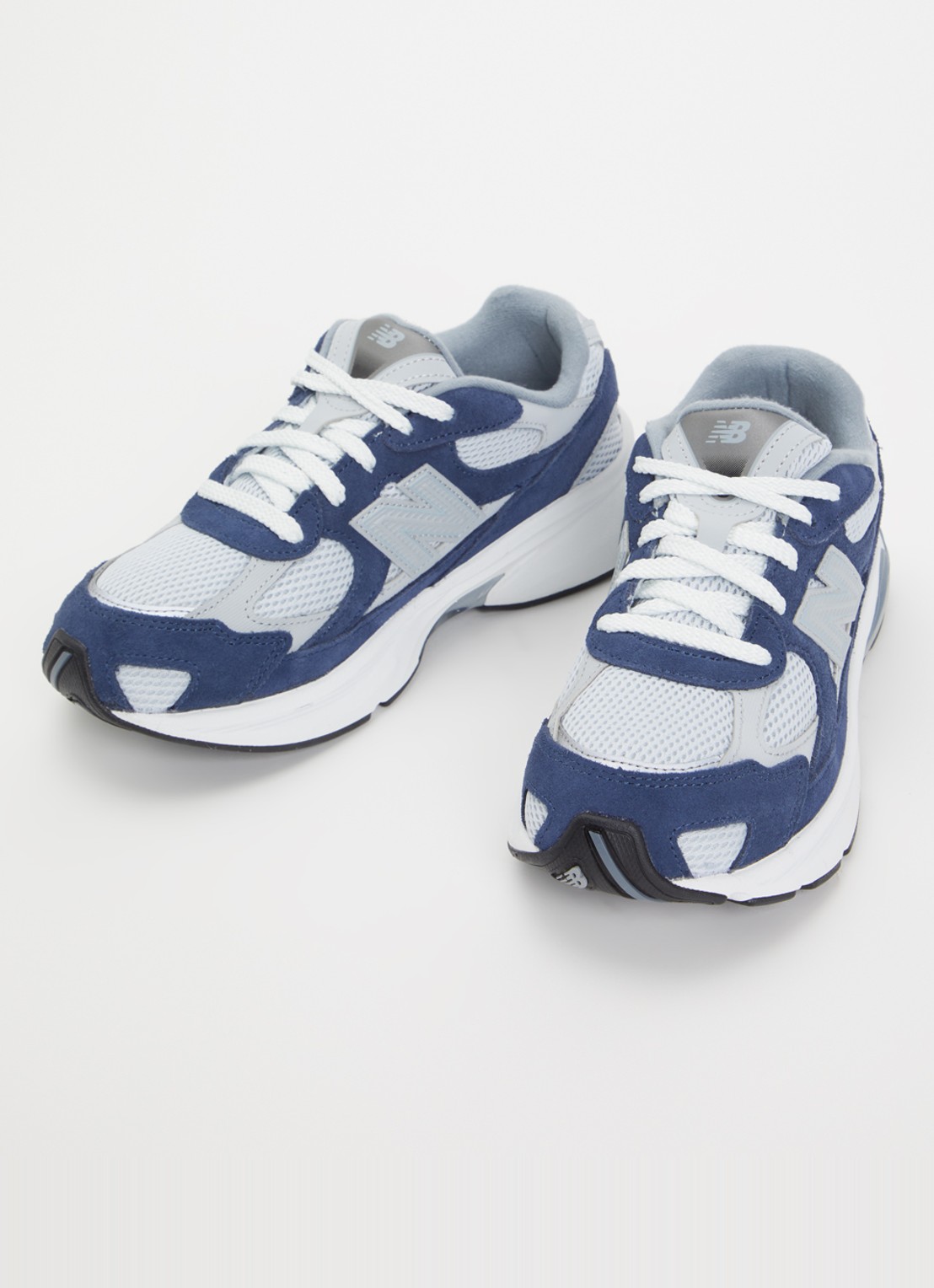 New Balance 2010 sneaker met suède details - voorkant 3 donkerblauw