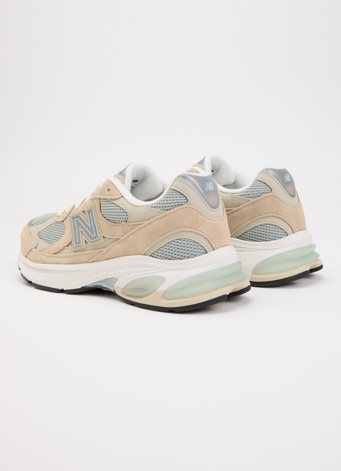 New Balance 2010 sneaker van met suède details - achterkant 3 beige