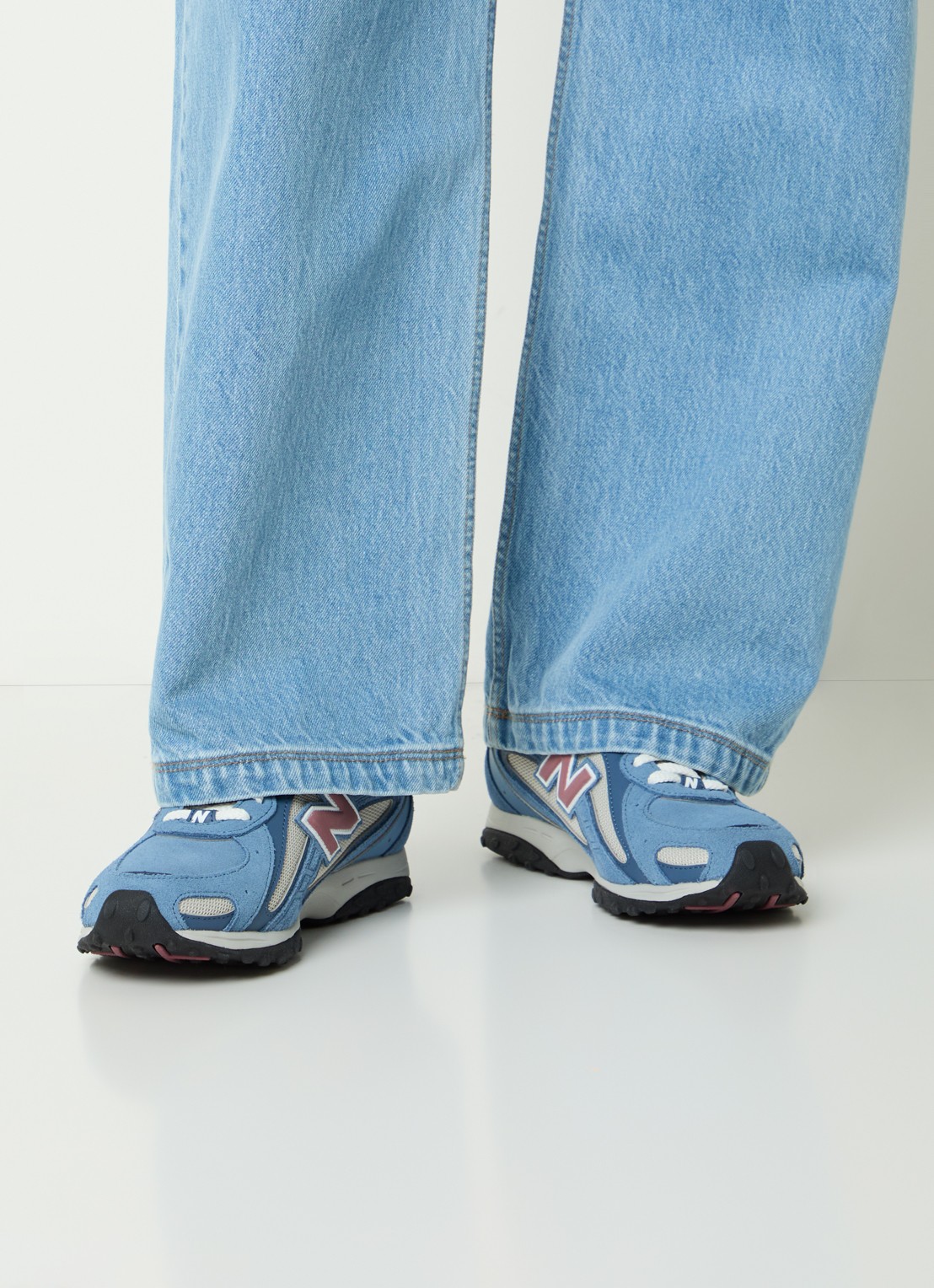 New Balance 204L sneaker met mesh details - voorkant 5 donkerblauw