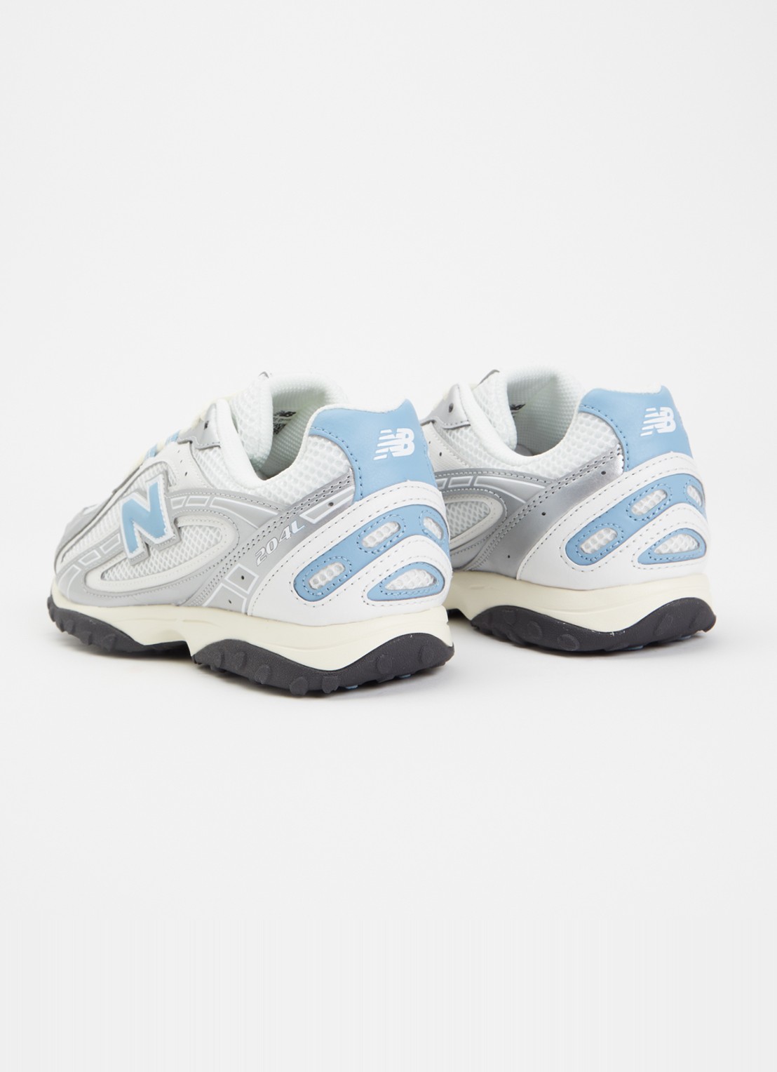 New Balance 204L sneaker met mesh details - achterkant zilver