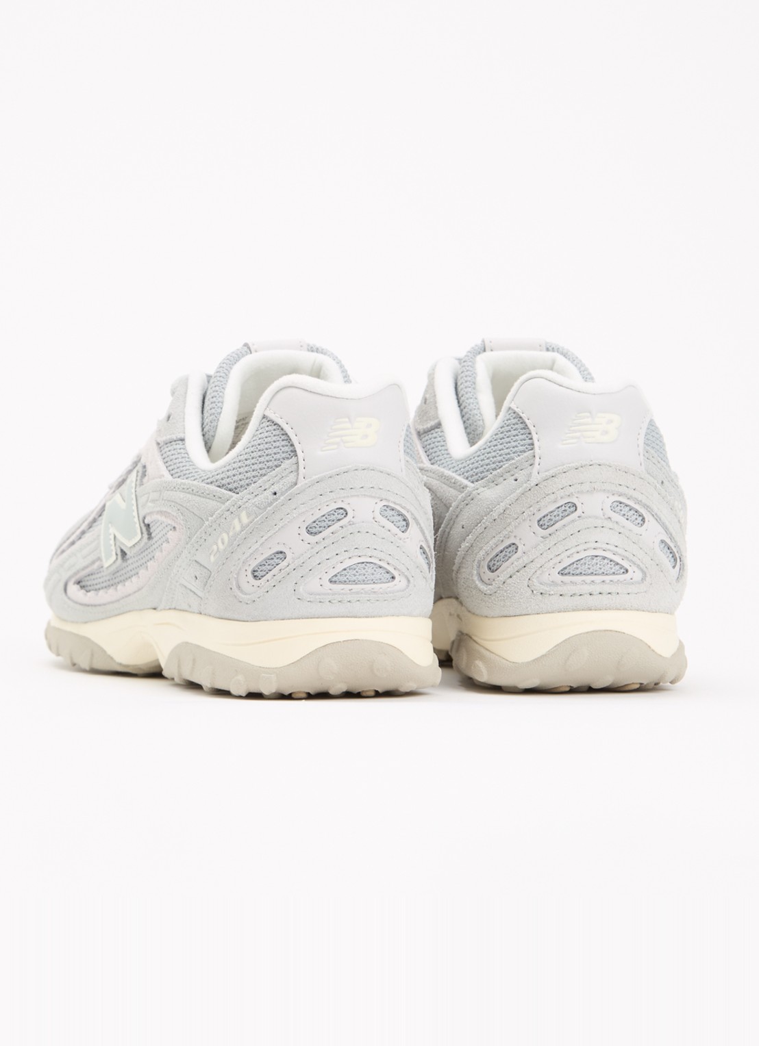 New Balance 204L sneaker van mesh met details van suède - achterkant lichtgrijs