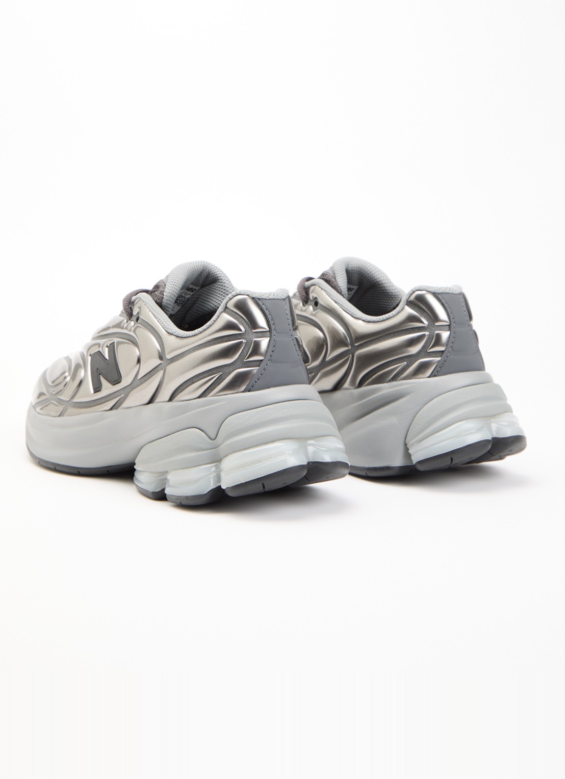 New Balance 5030 sneaker met metallic finish - achterkant donkergrijs