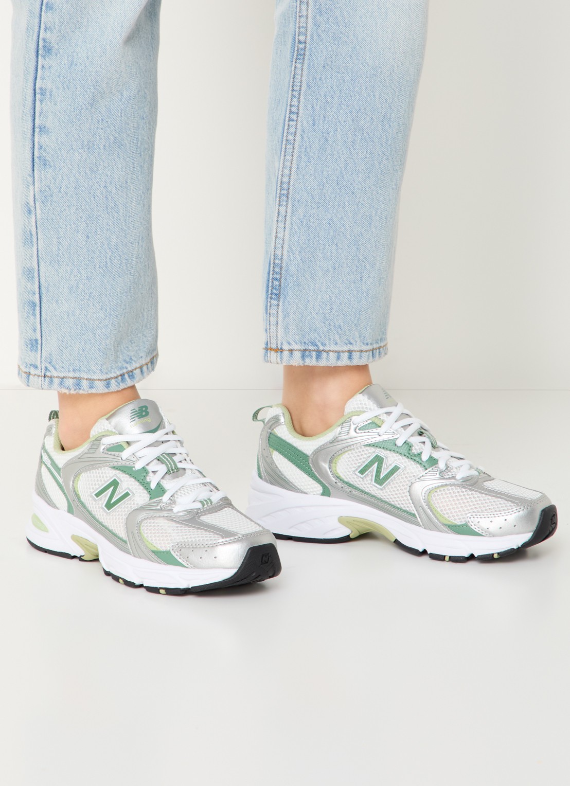 New Balance 530 sneaker met mesh details - voorkant 5 groen