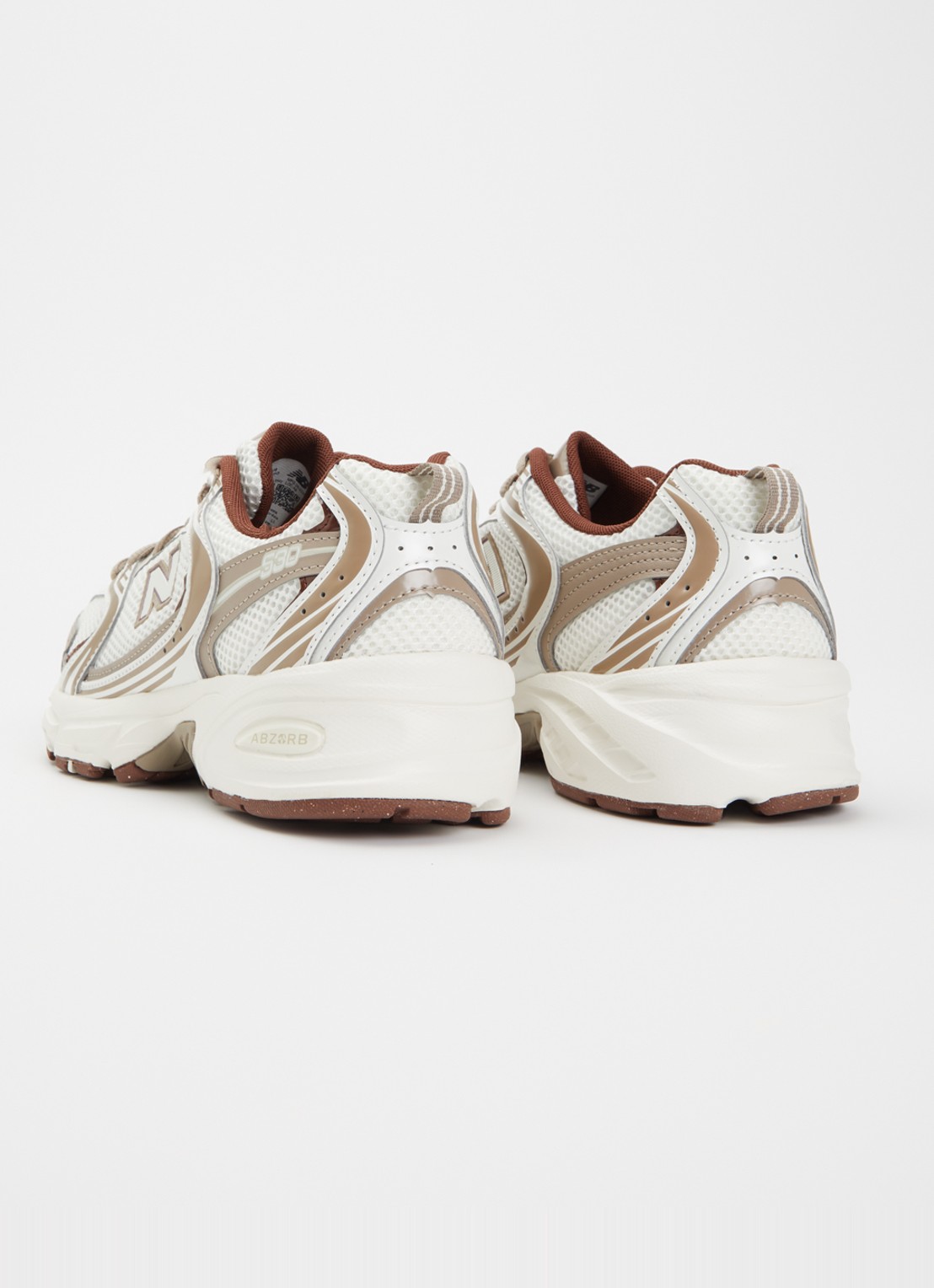 New Balance 530 sneaker met mesh details - achterkant roodbruin