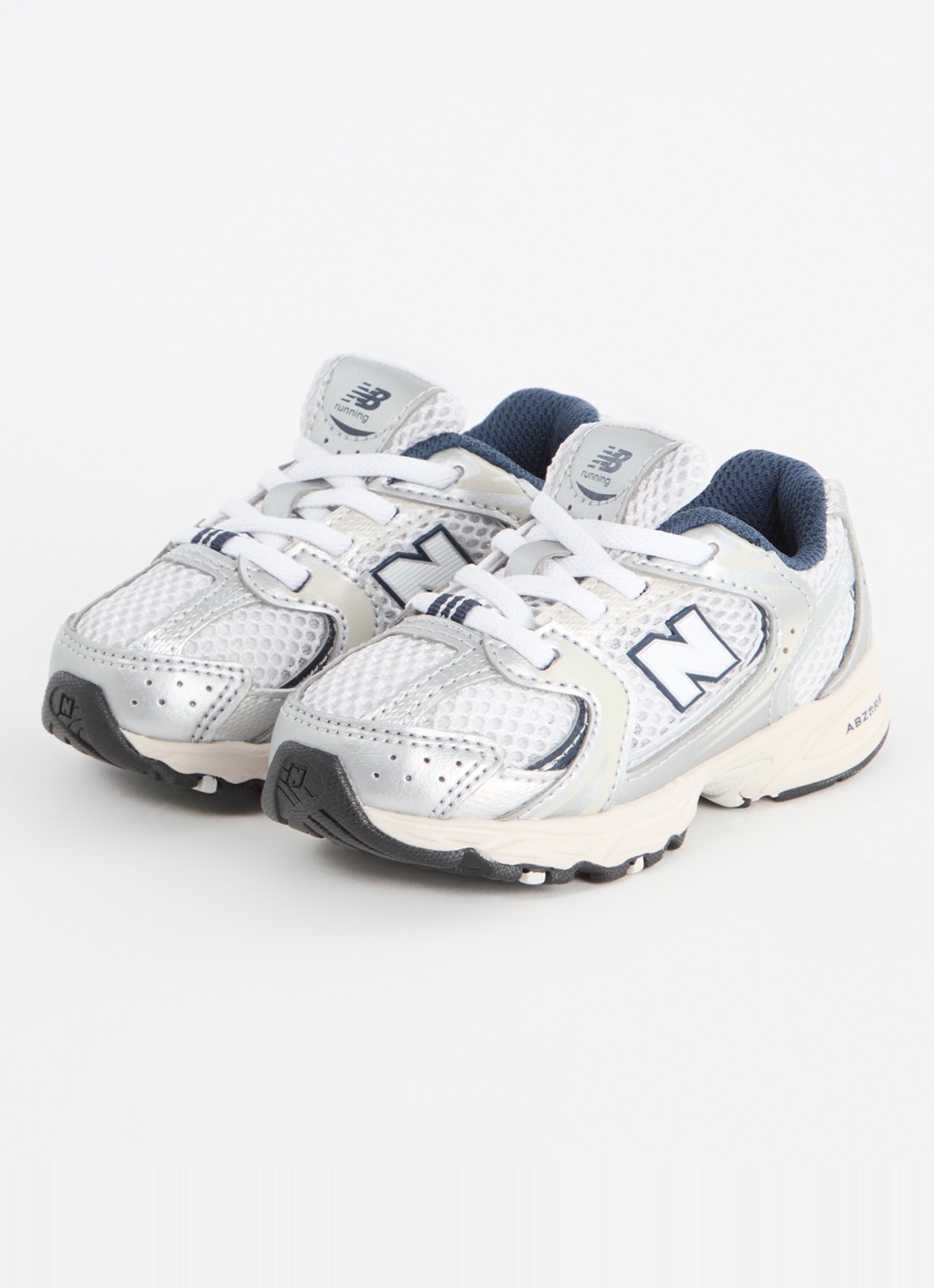New Balance 530 sneaker met mesh details - voorkant 2 lichtgrijs