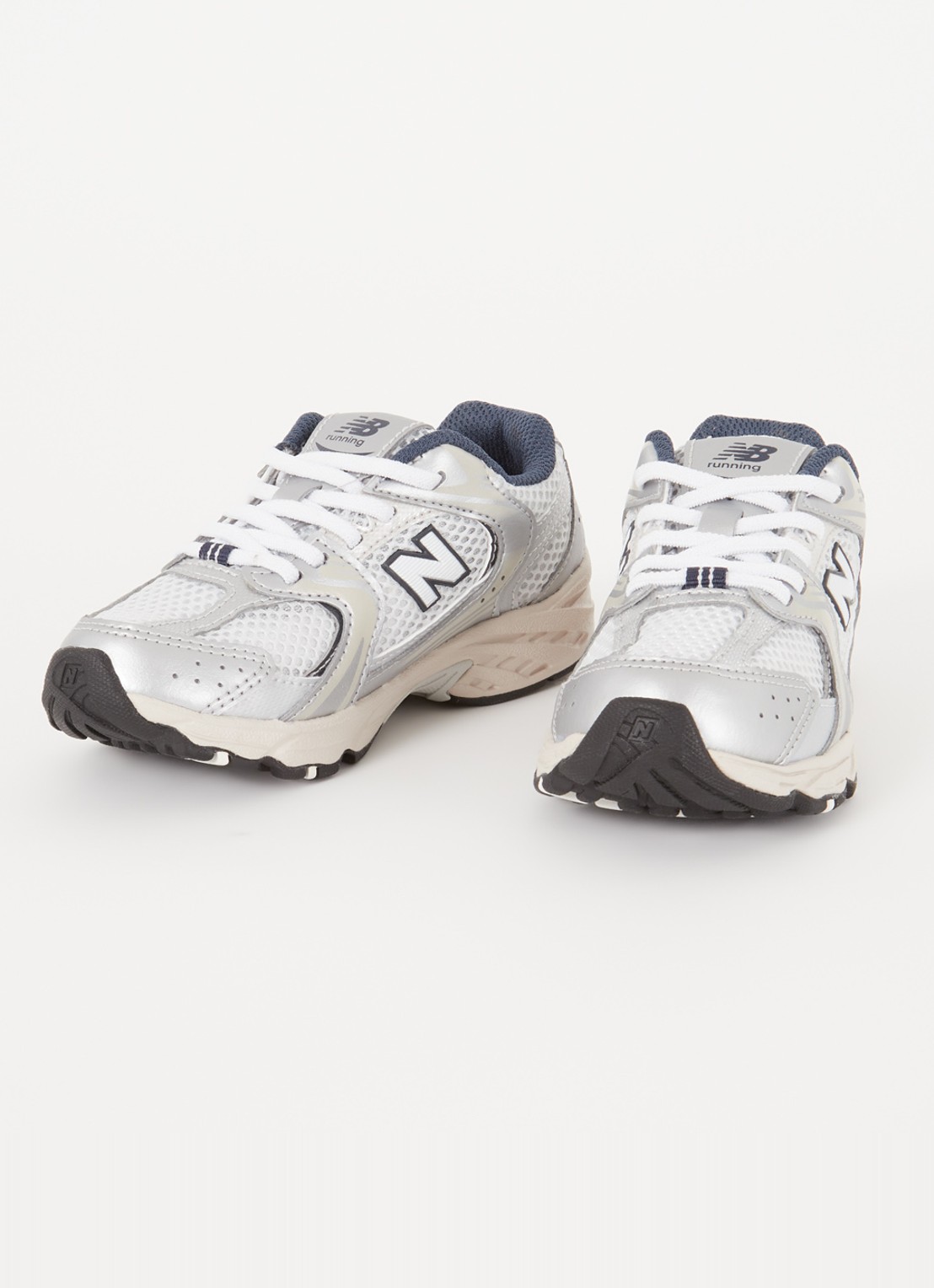 New Balance 530 sneaker met mesh details - voorkant 2 lichtgrijs