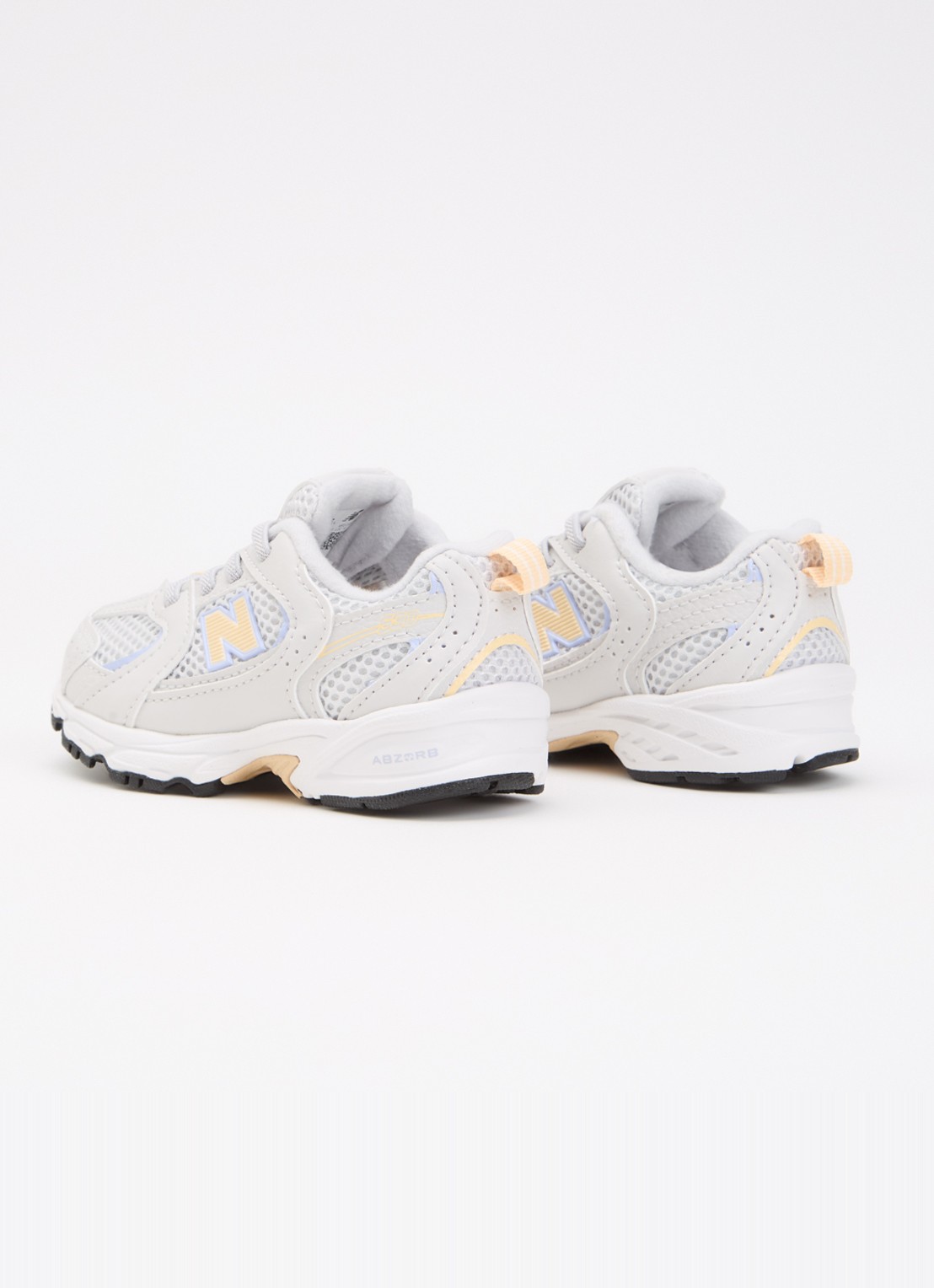 New Balance 530 sneaker met mesh details - achterkant 3 lichtgrijs
