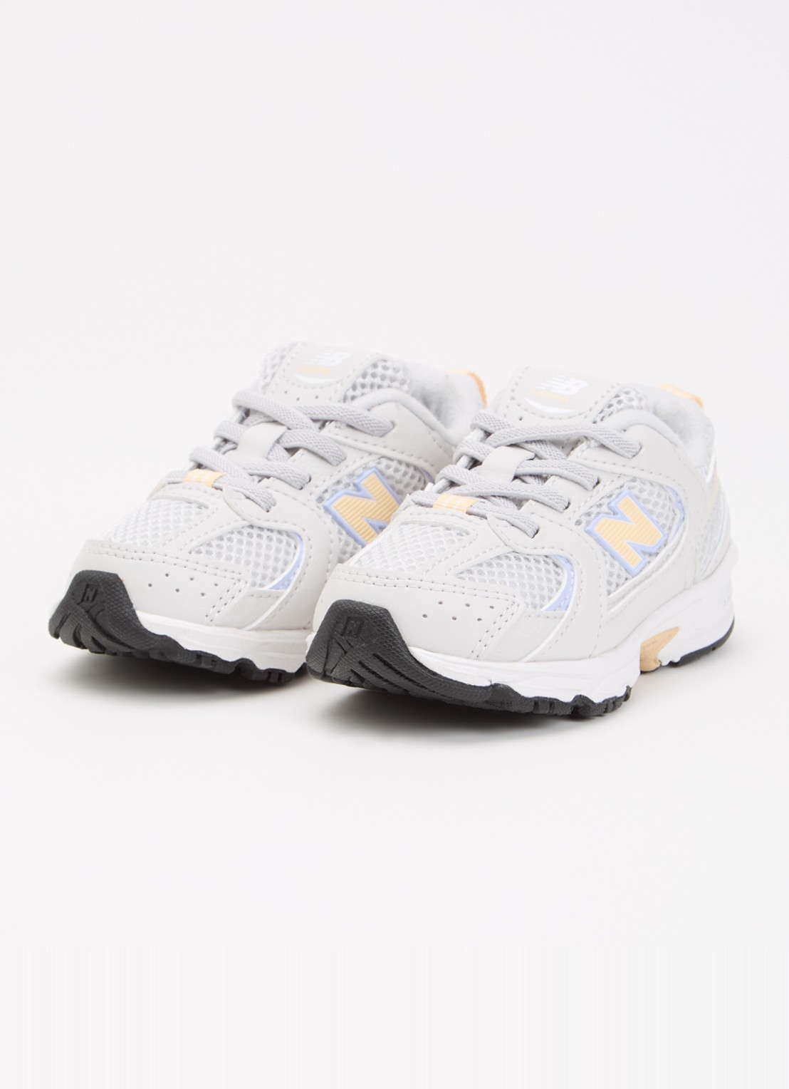 New Balance 530 sneaker met mesh details - voorkant 2 lichtgrijs