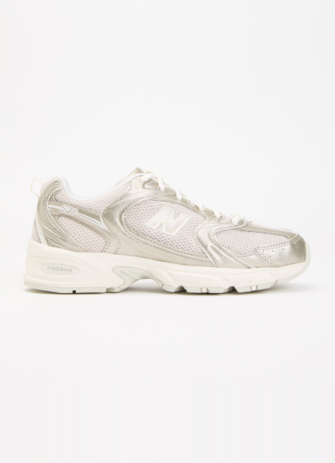 New Balance 530 sneaker van mesh met metallic details - voorkant goud